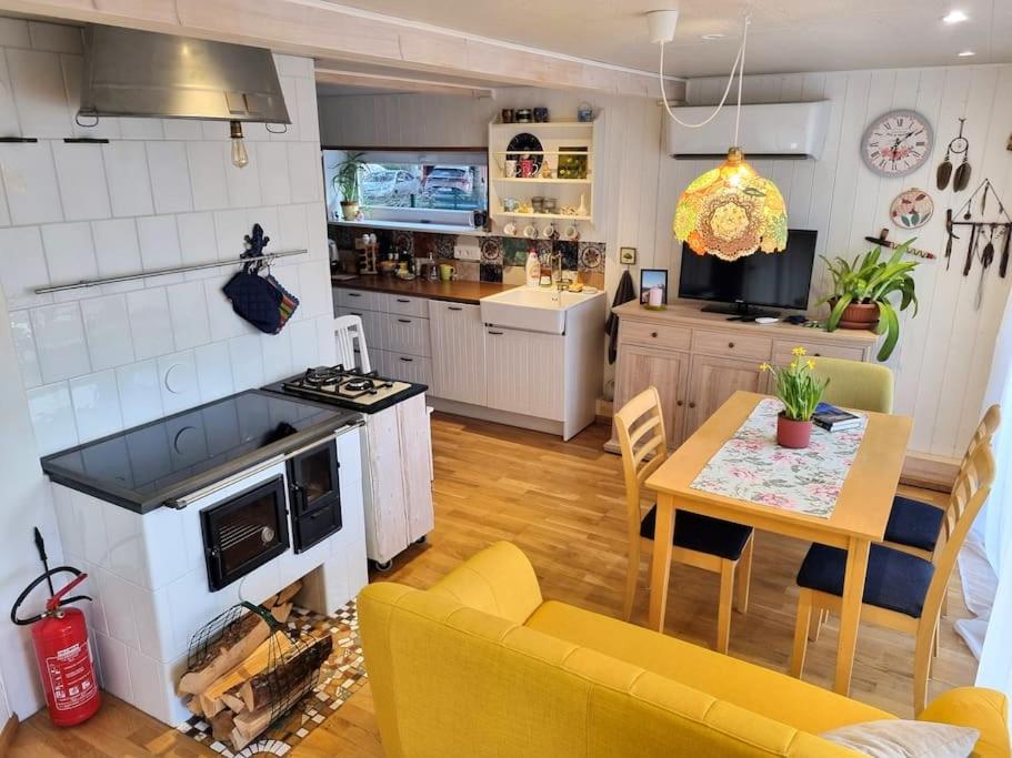 One-Bedroom House photo 1