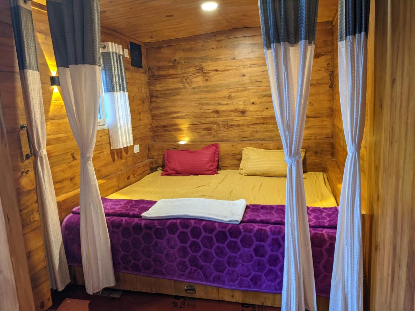Economy Double Room photo 2