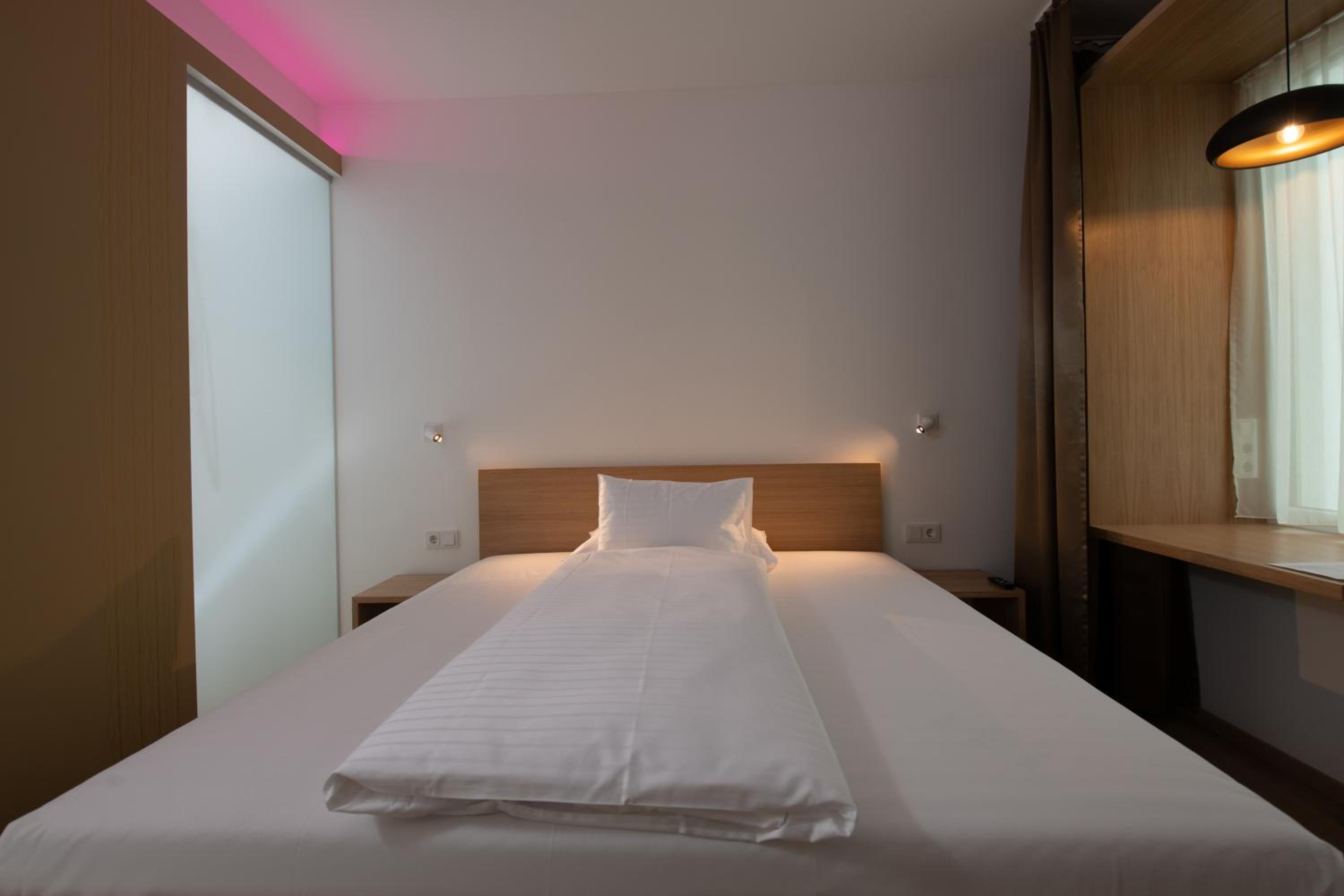 Standard King Room photo 1