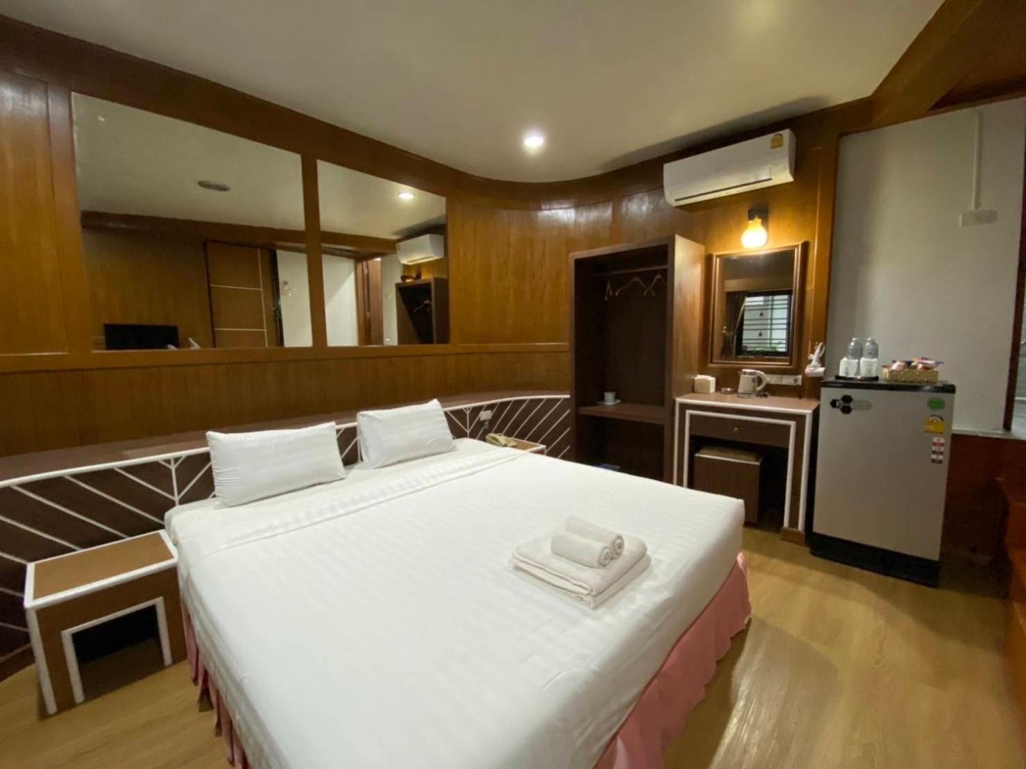 Queen Room