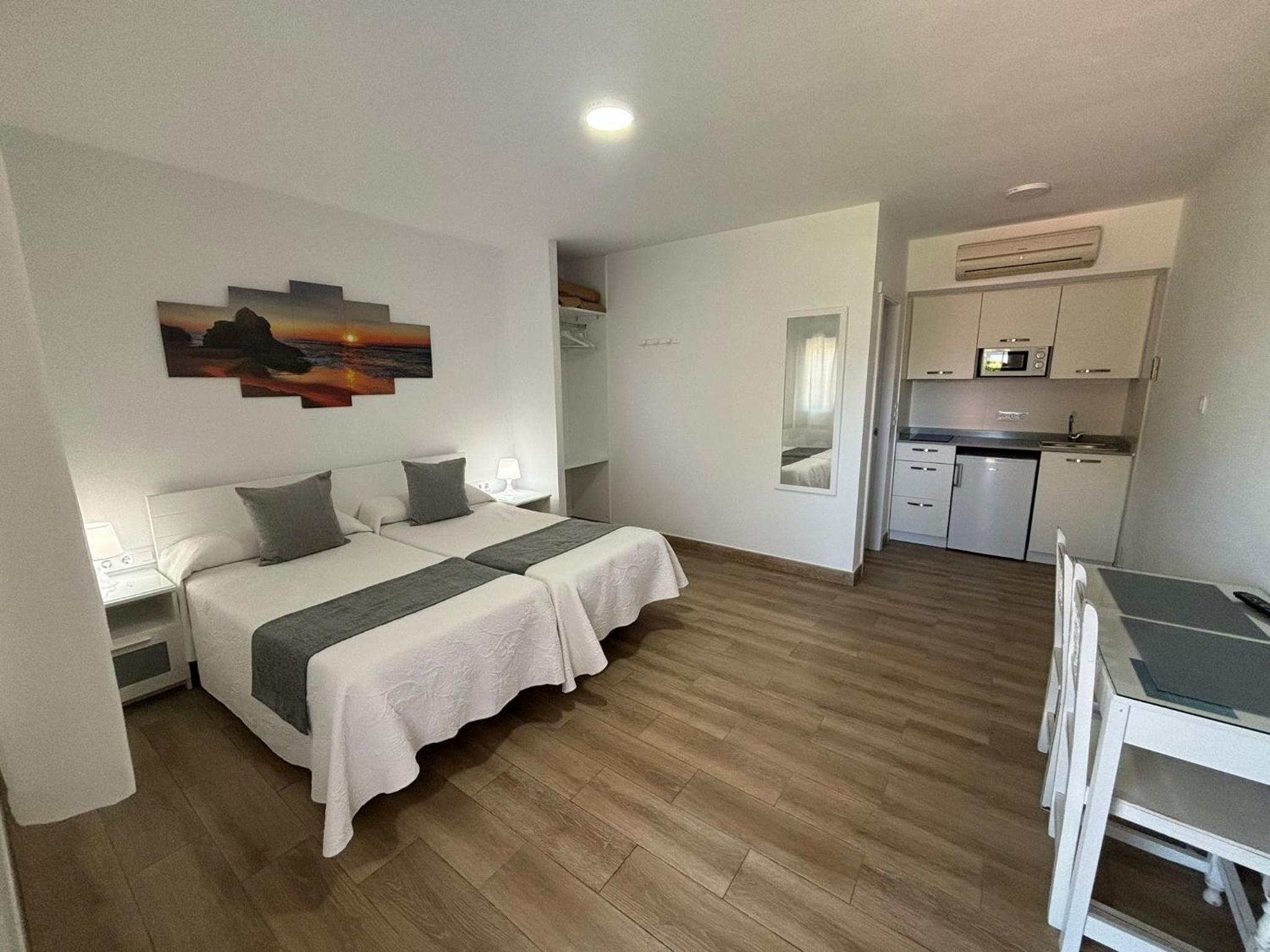Double Room with Kitchen photo 2