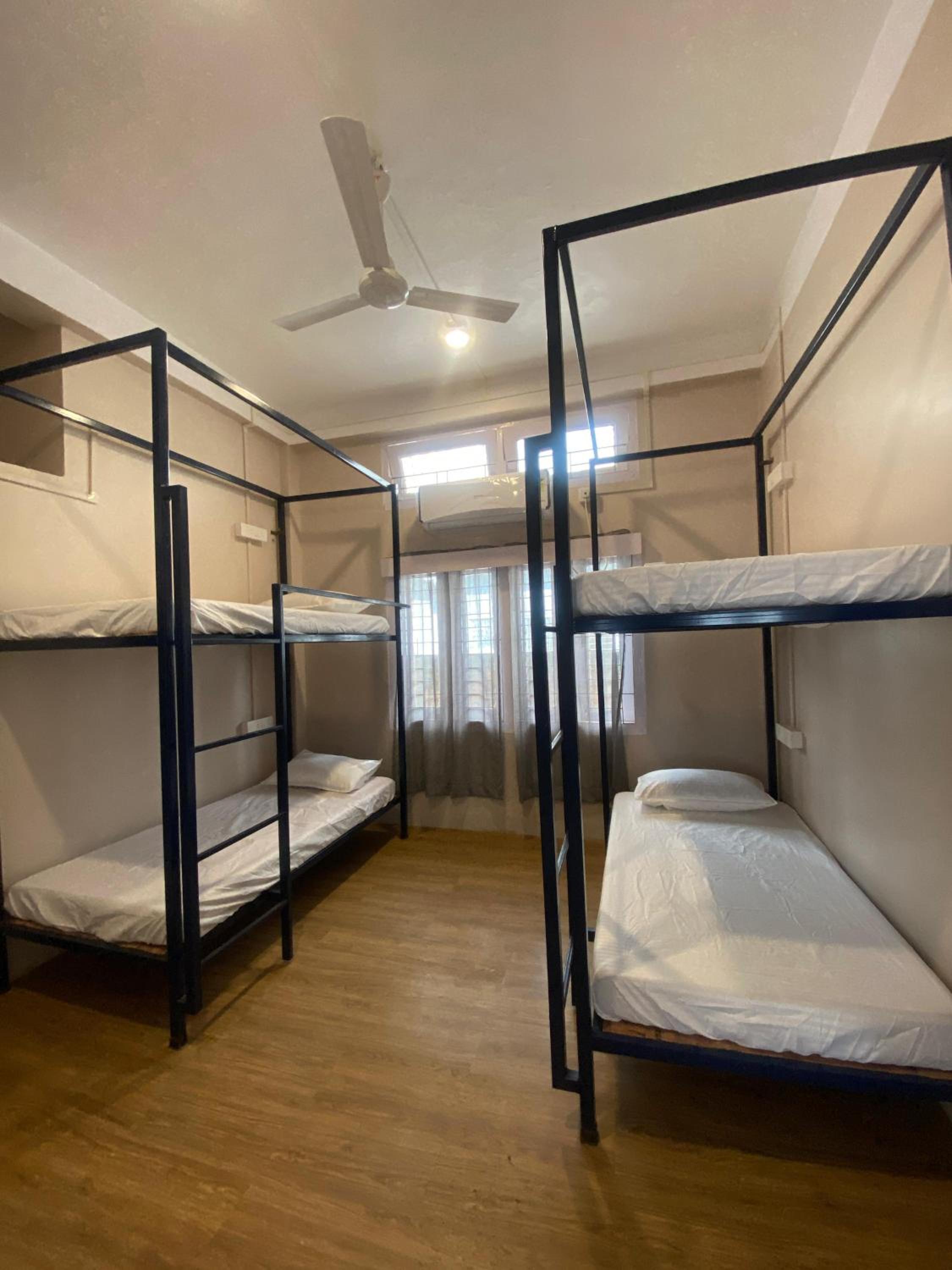 Bed in 6-Bed Mixed Dormitory Room photo 3
