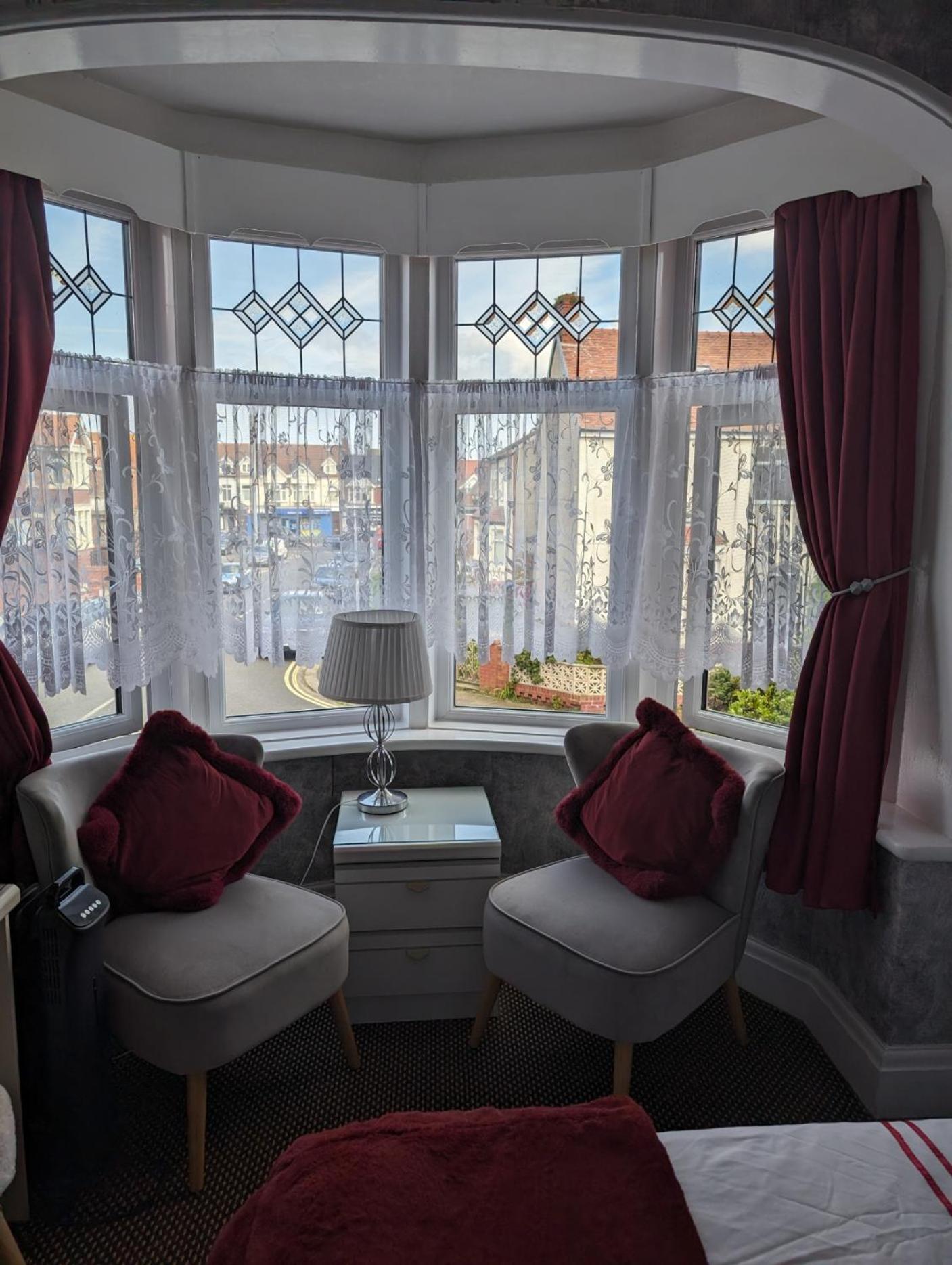 Double Room with Private Bathroom - Photo 7