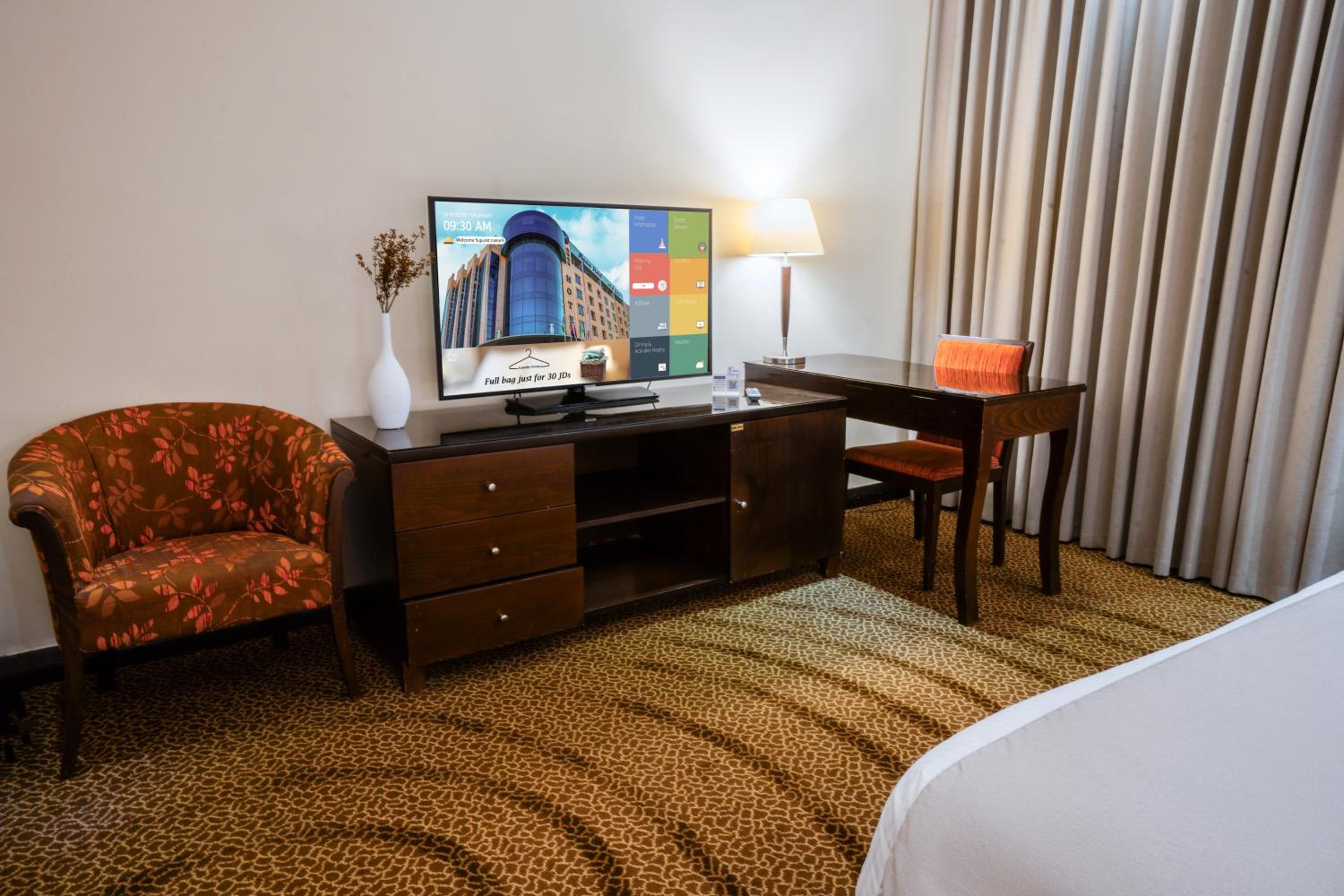 Premium King Room photo 3