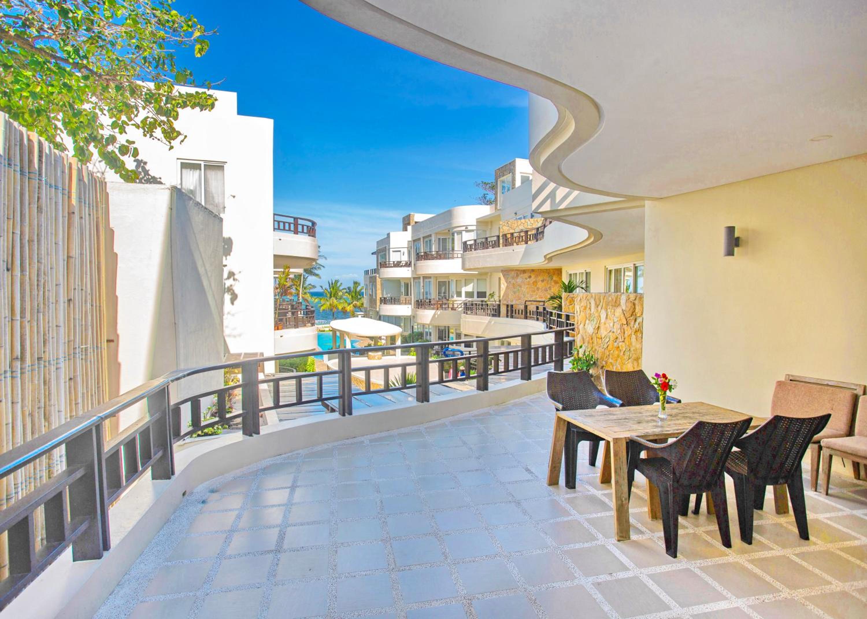 2 Bedroom Oceanview Executive with Jacuzzi - Photo 3
