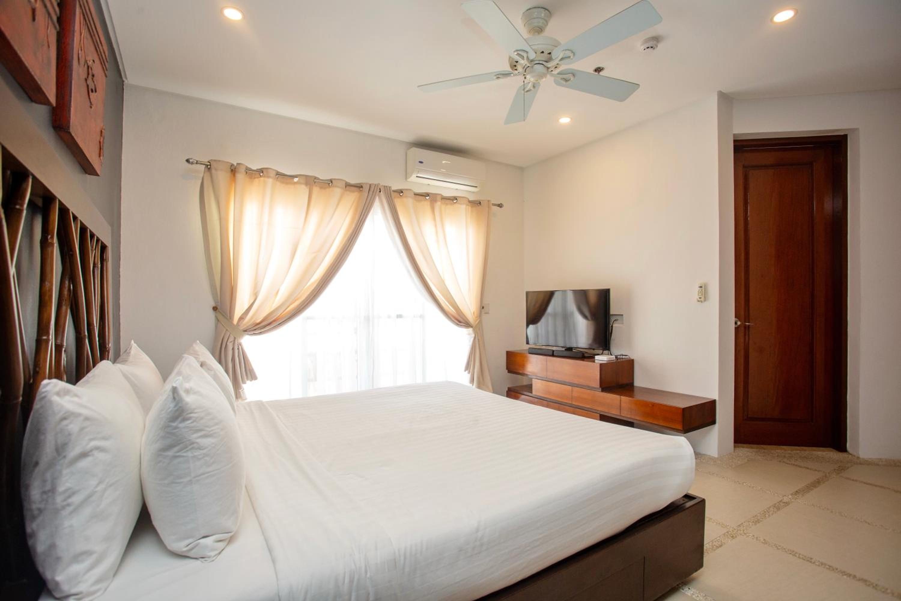 2 Bedroom Oceanview Executive with Jacuzzi - Photo 17