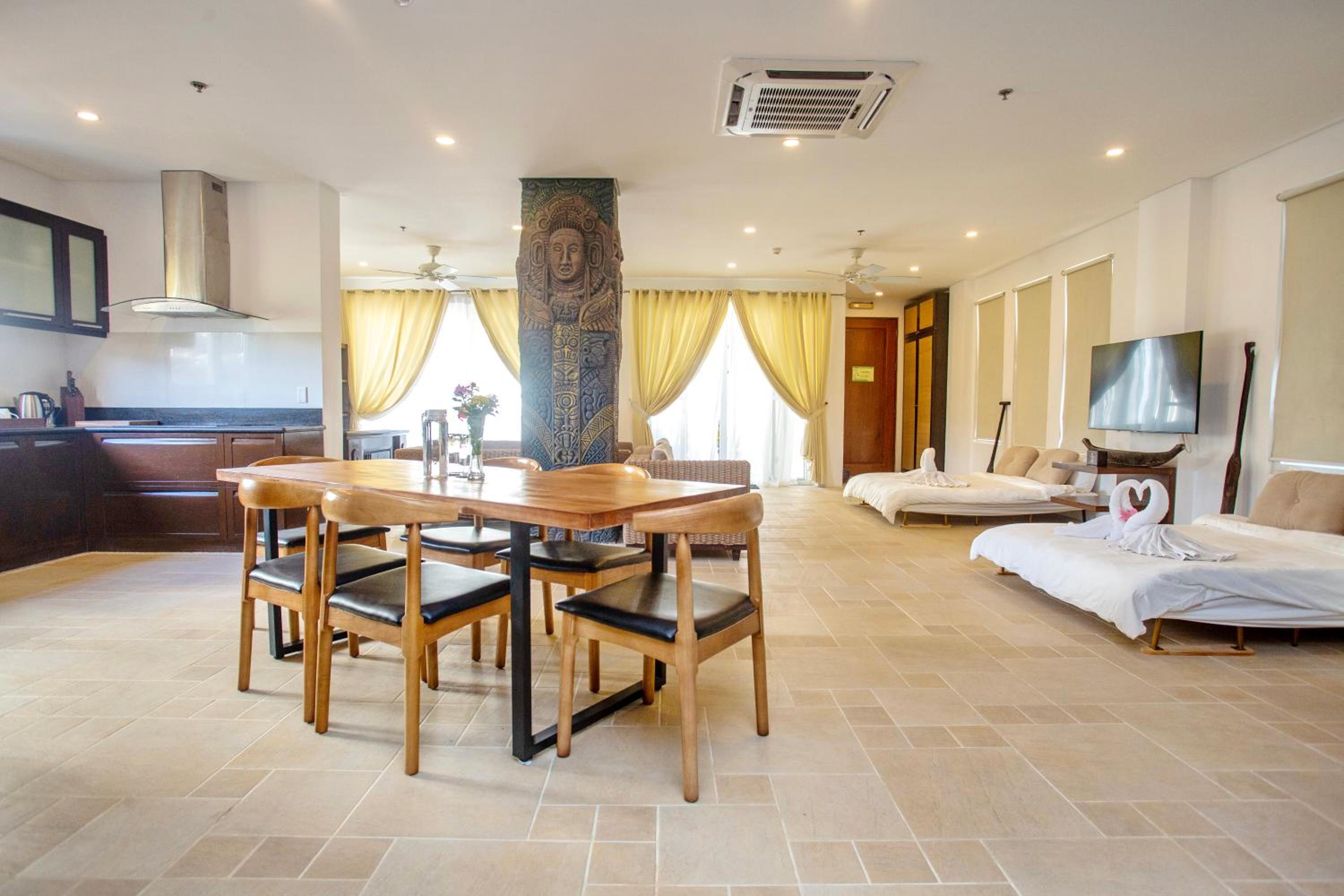 2 Bedroom Oceanview Executive with Jacuzzi - Photo 1