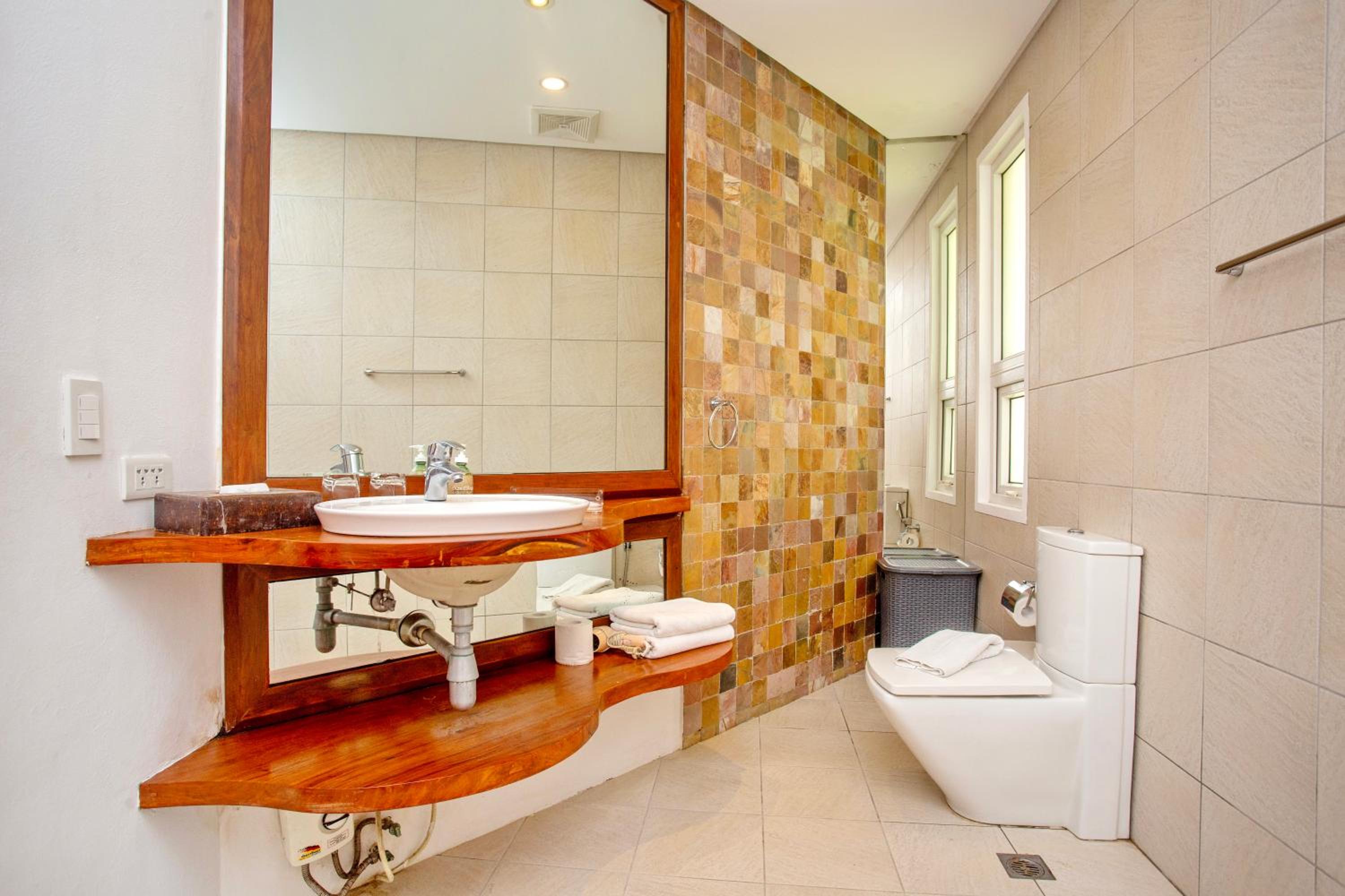 2 Bedroom Oceanview Executive with Jacuzzi - Photo 8