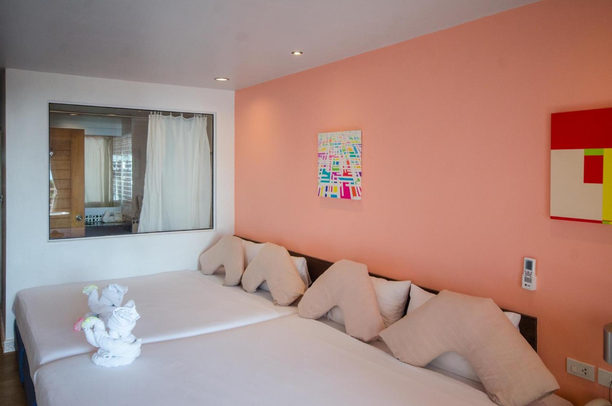 Deluxe Twin Queen Room - Photo 5