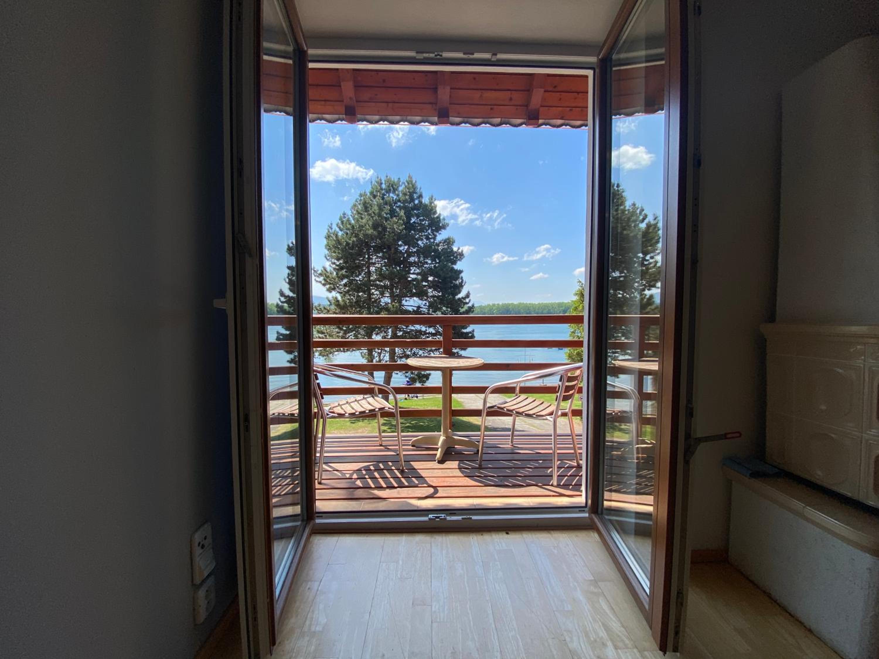 Apartment with Lake View photo 3