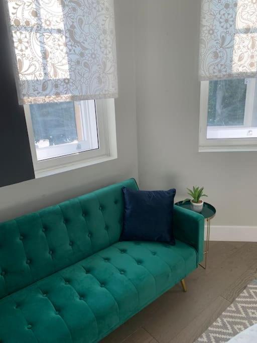 One-Bedroom Apartment photo 2