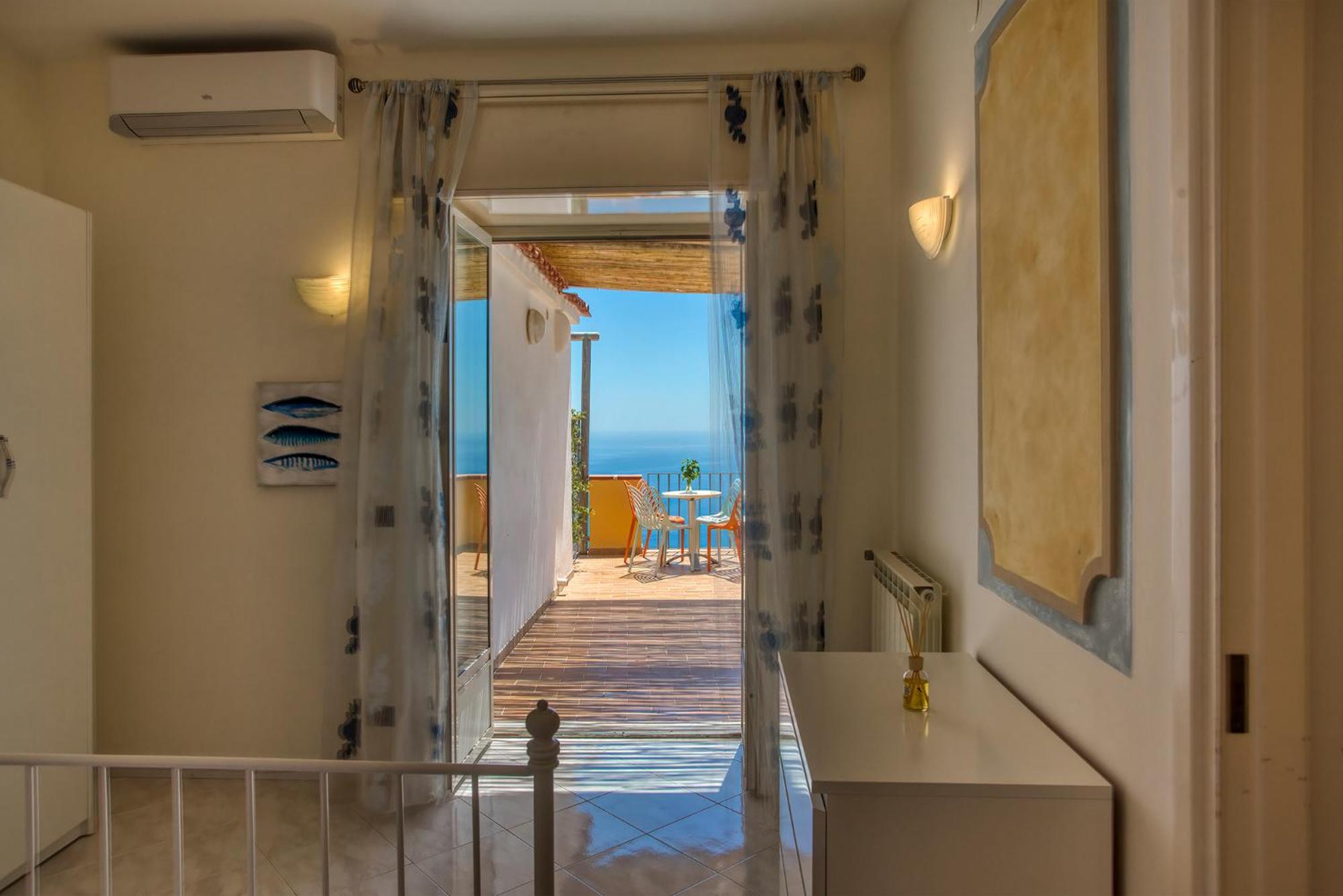 Apartment with Sea View - Photo 4