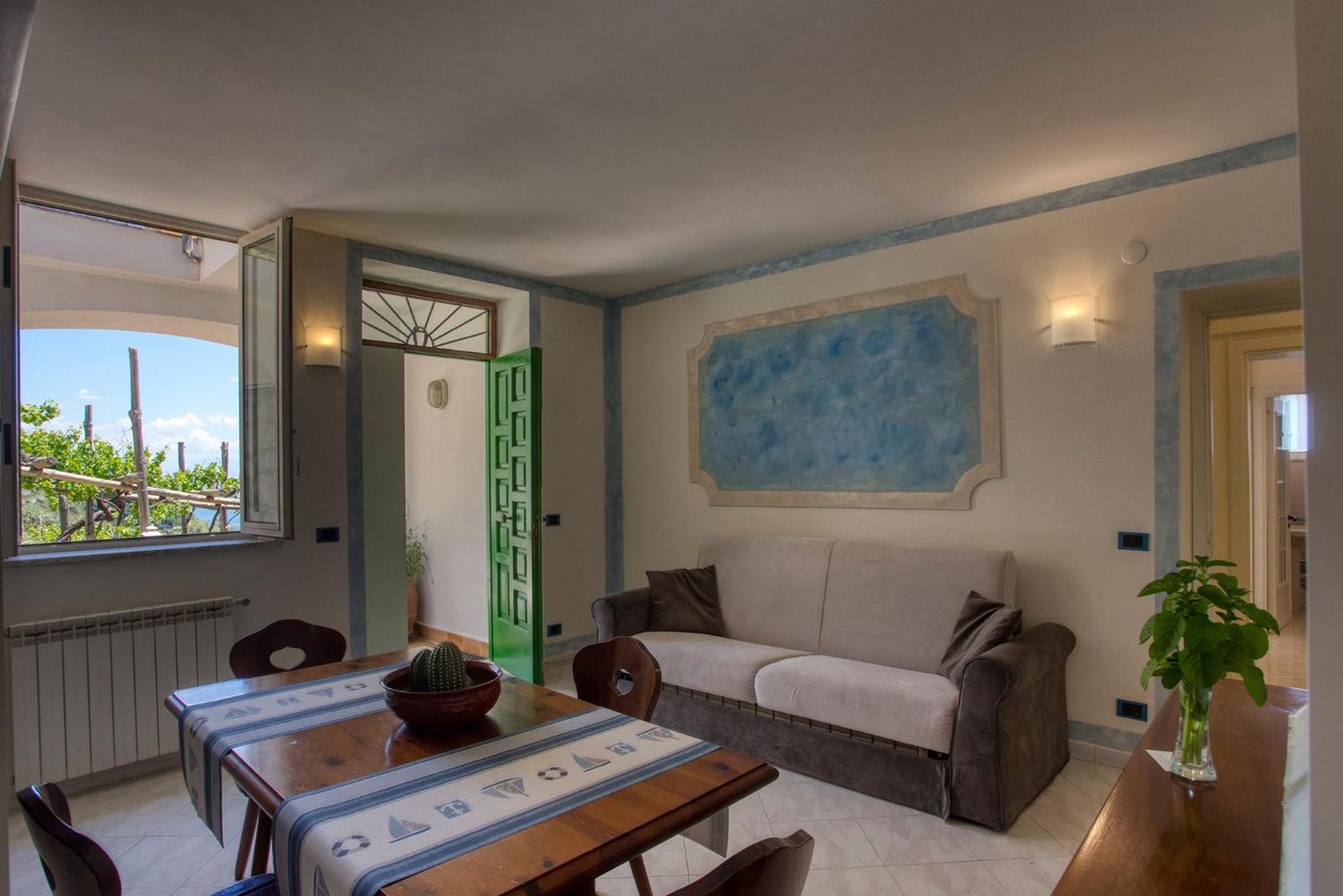 Apartment with Sea View - Photo 8