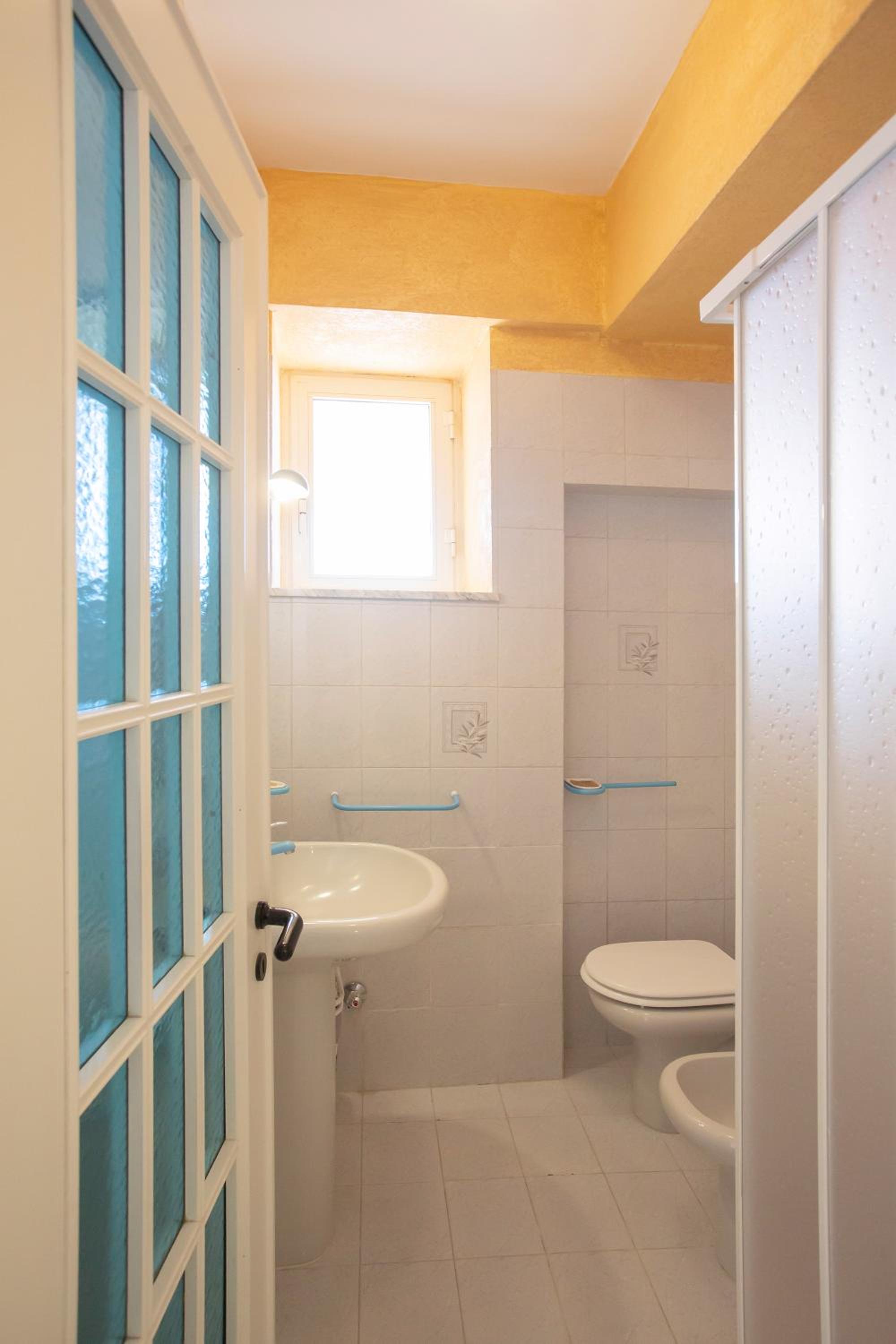 Apartment with Sea View - Photo 7
