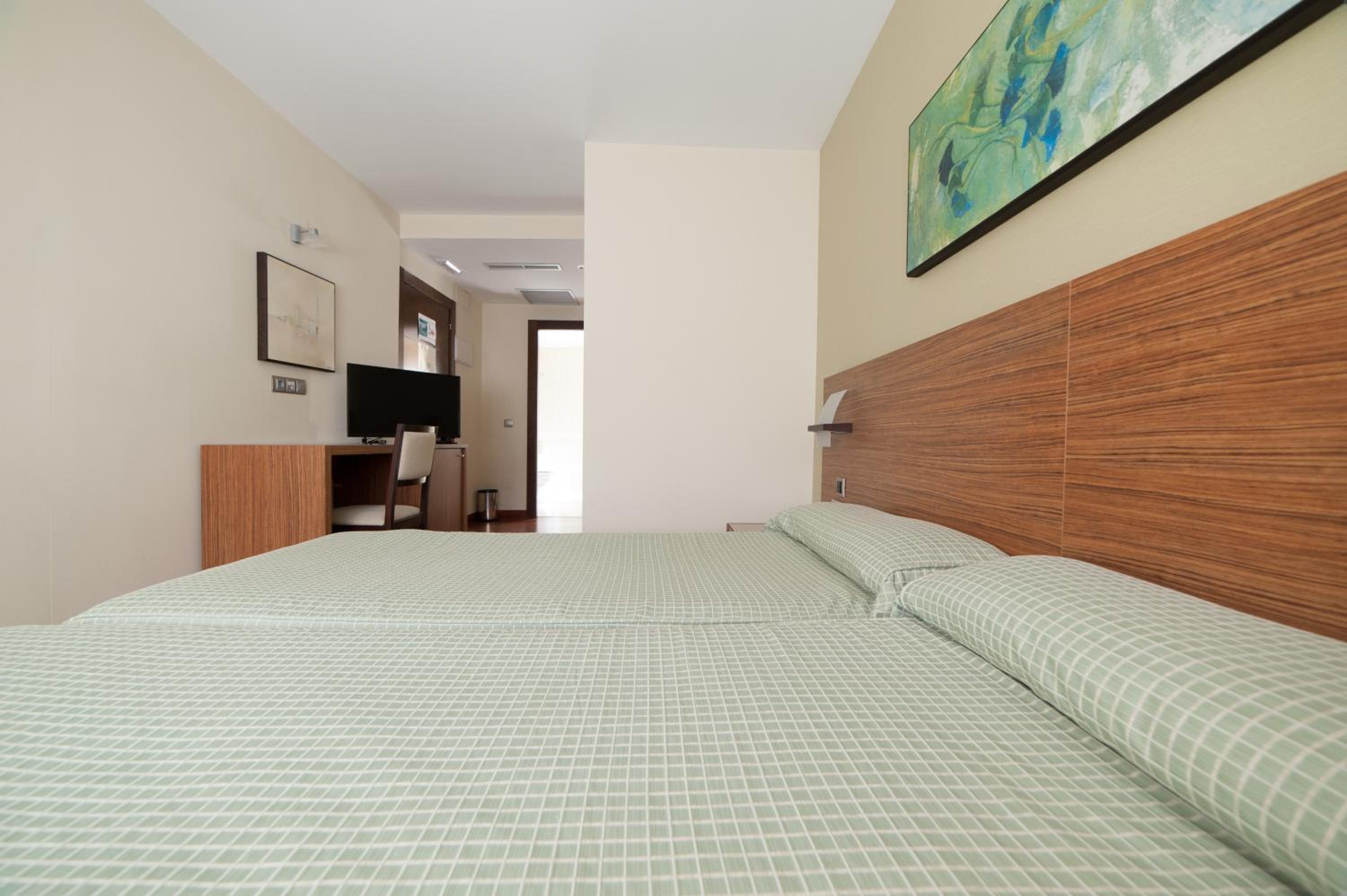 Standard Twin Room photo 2