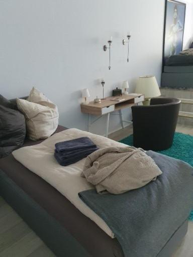 One-Bedroom Apartment photo 1