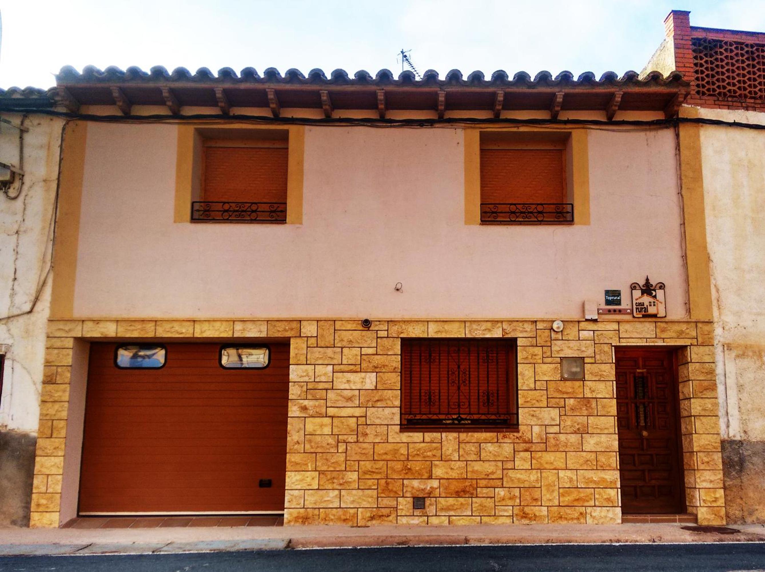 Three-Bedroom House - Photo 2
