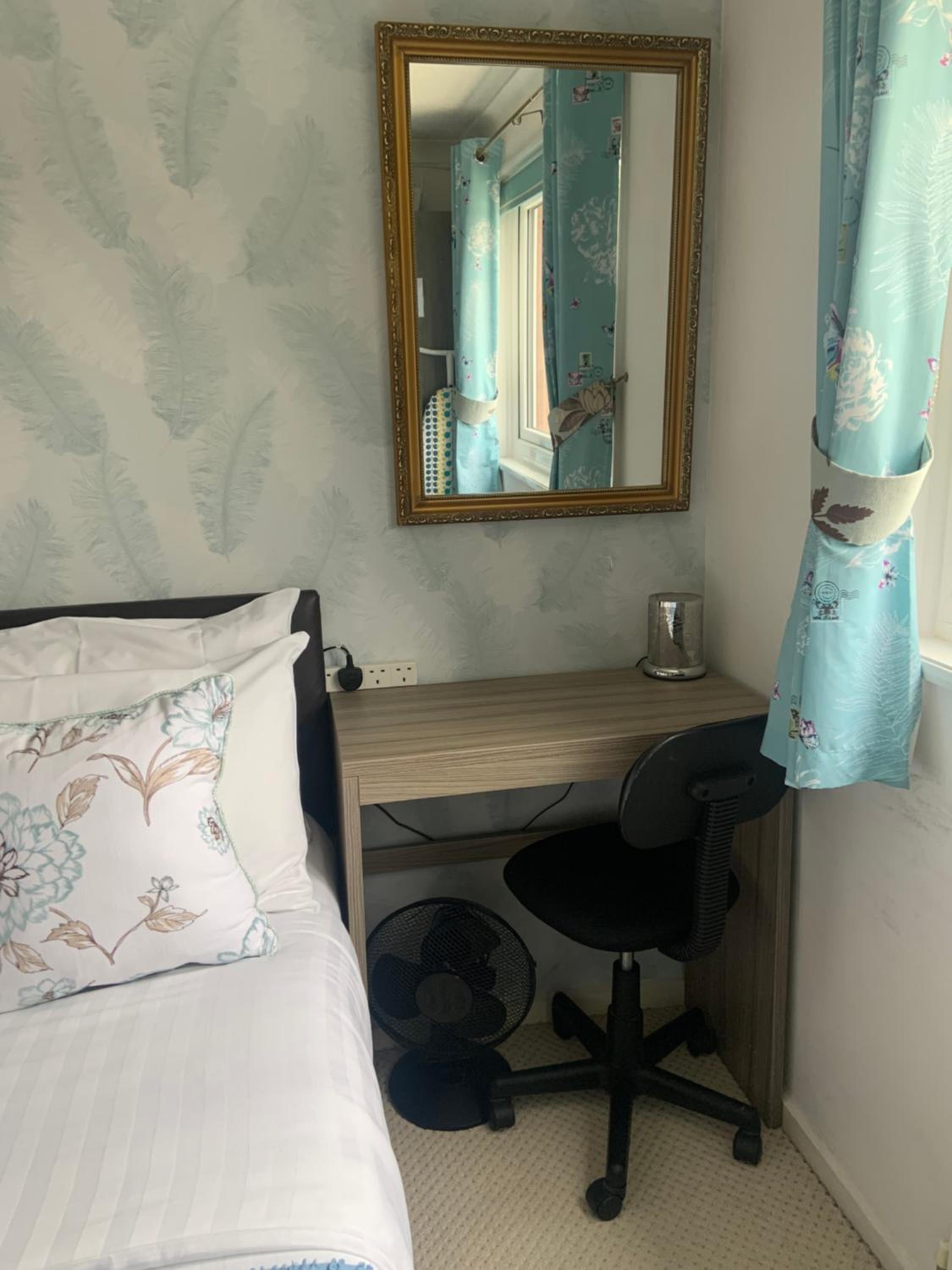Deluxe Double Room with Shower photo 2