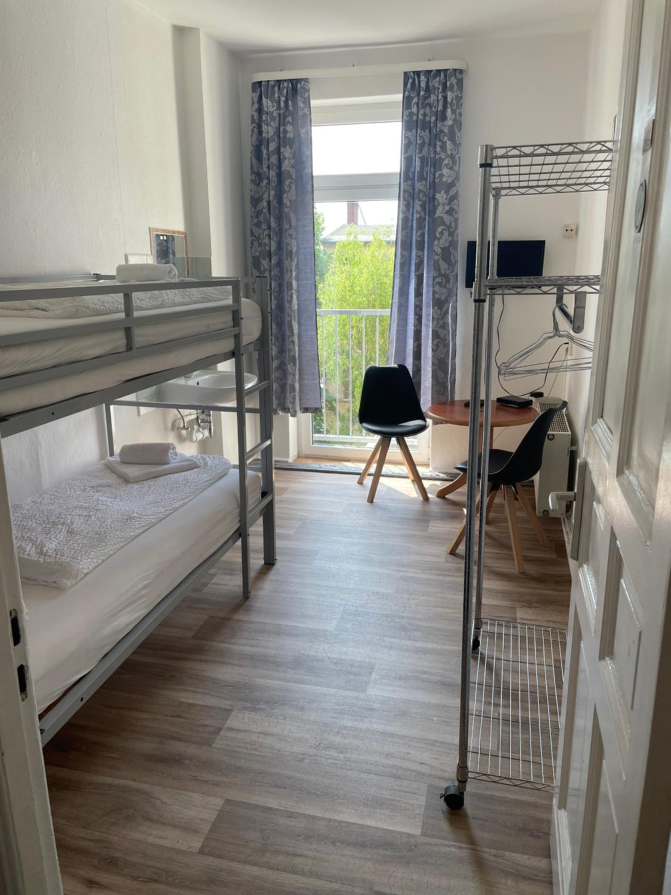 Small Twin Room photo 1