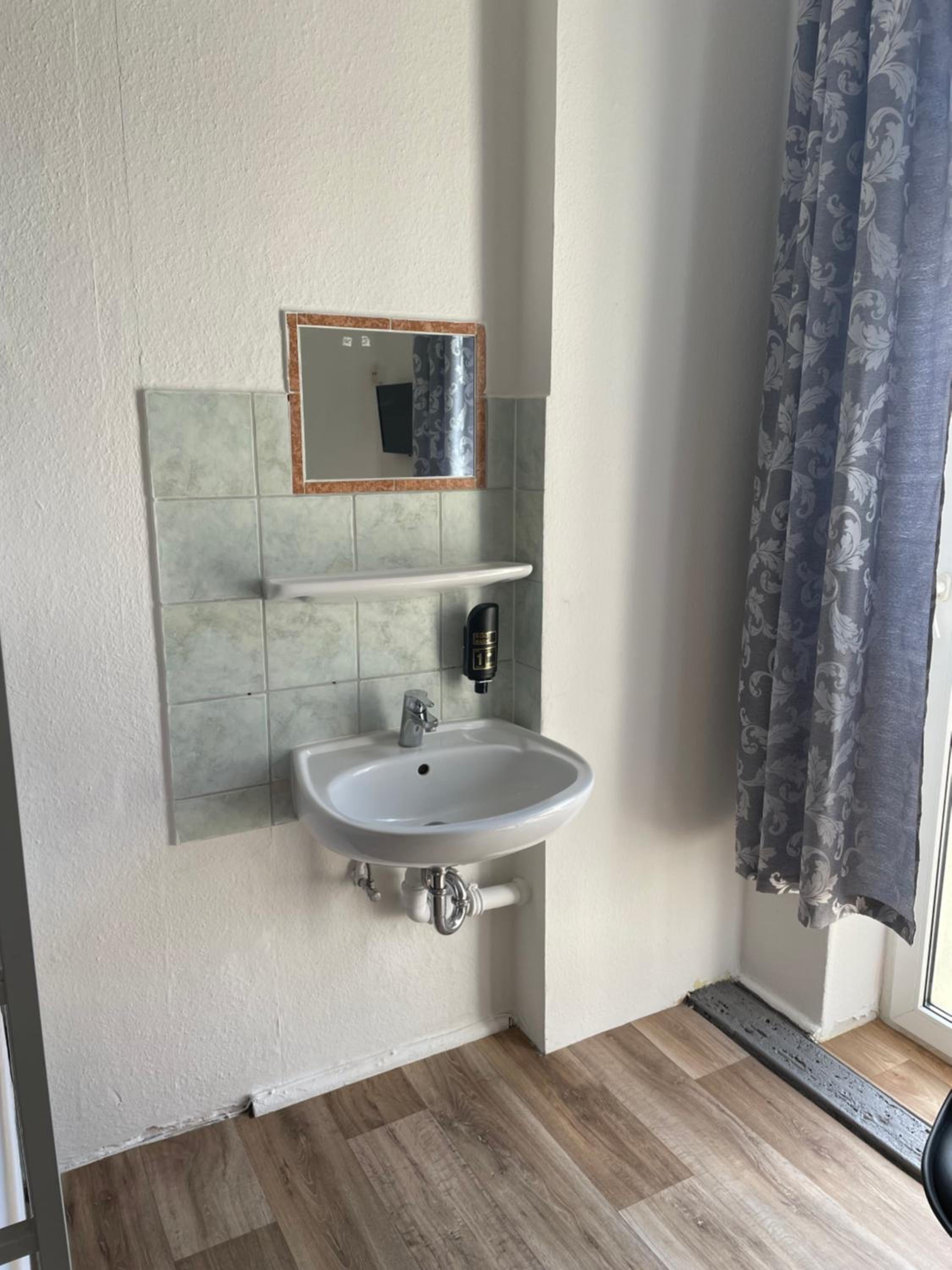 Small Twin Room photo 2