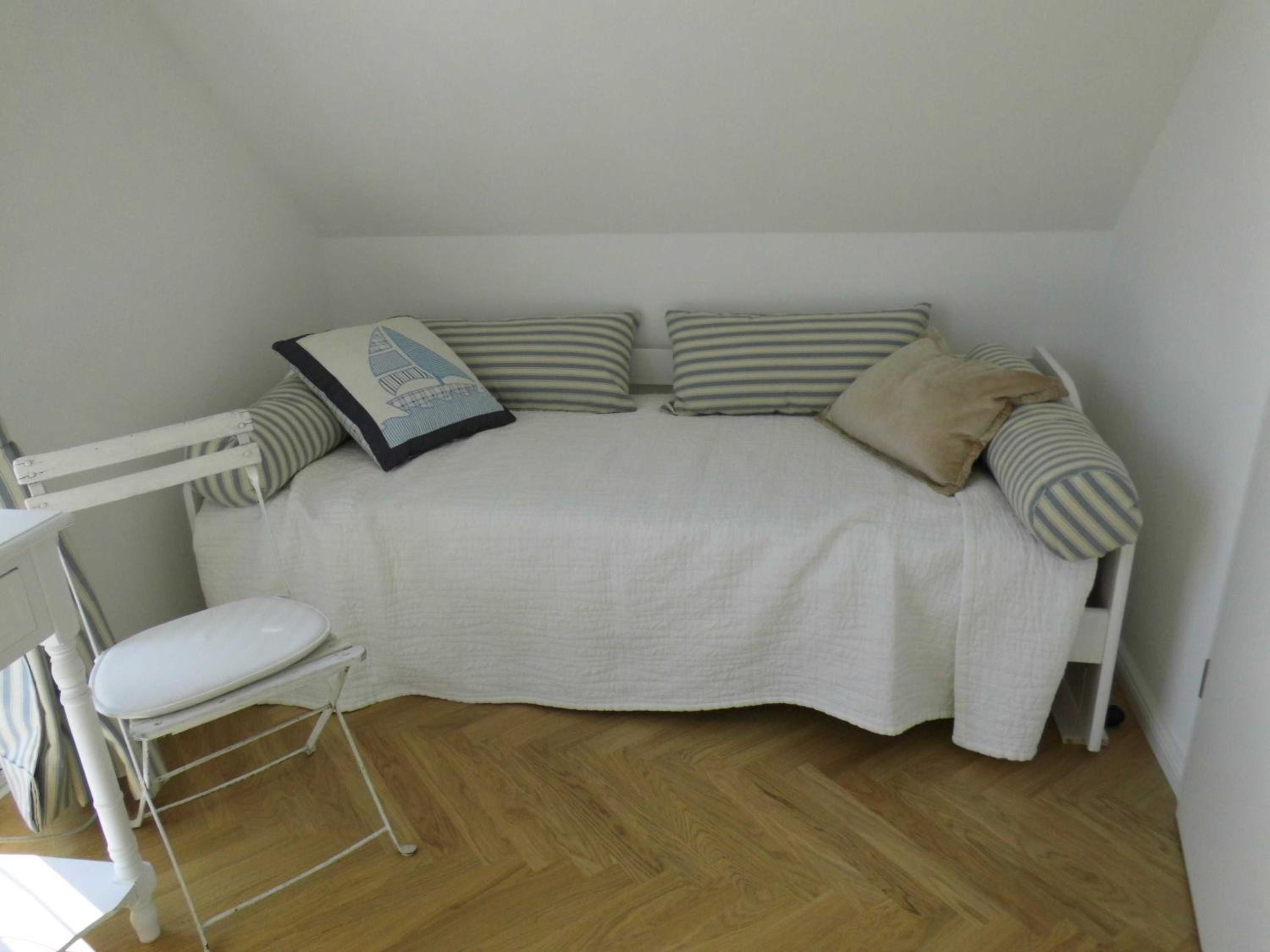 Two-Bedroom House photo 3