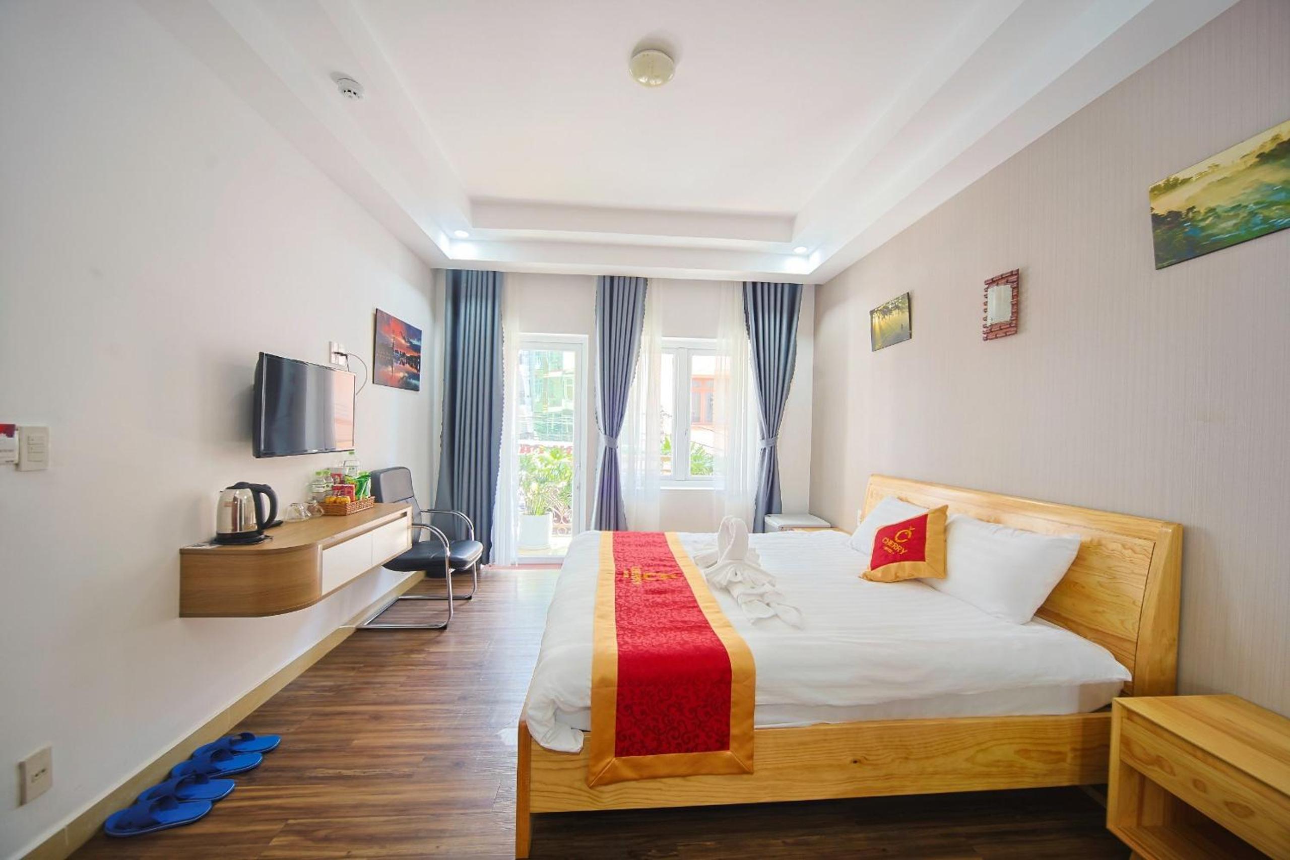 Deluxe Double Room with Balcony - Photo 1