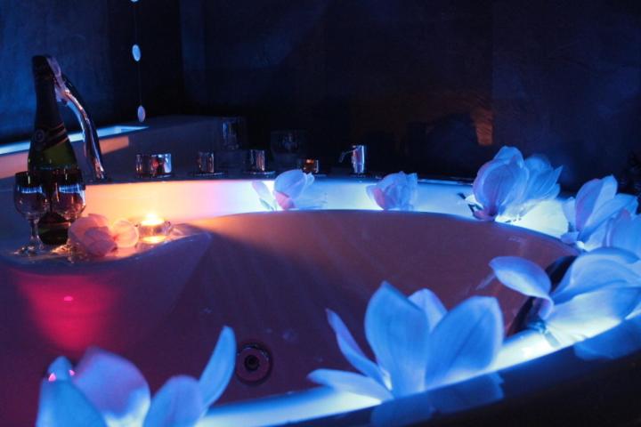 Double Room with Spa Bath photo 2