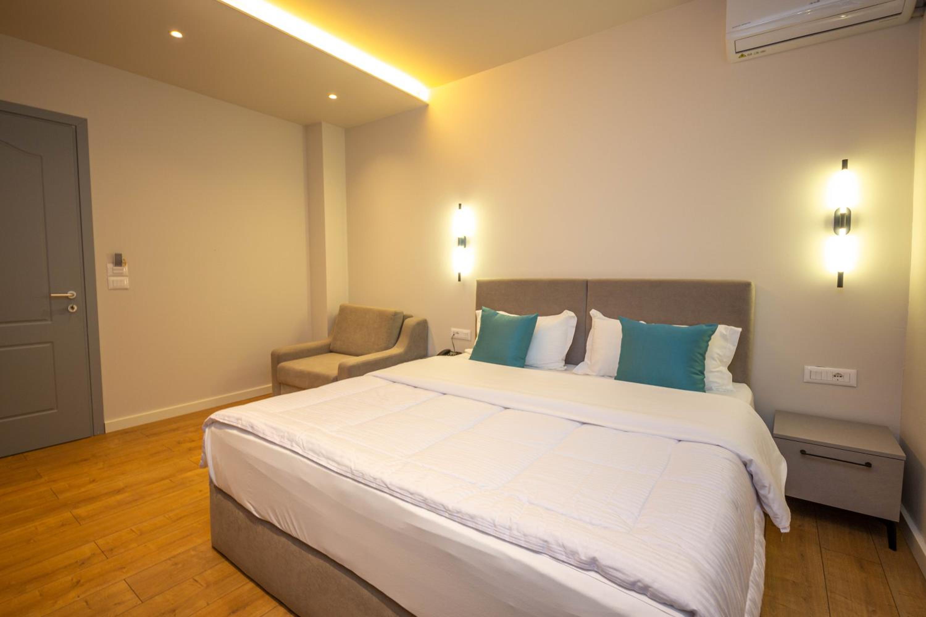 Deluxe Triple Room with Balcony - Ground Floor