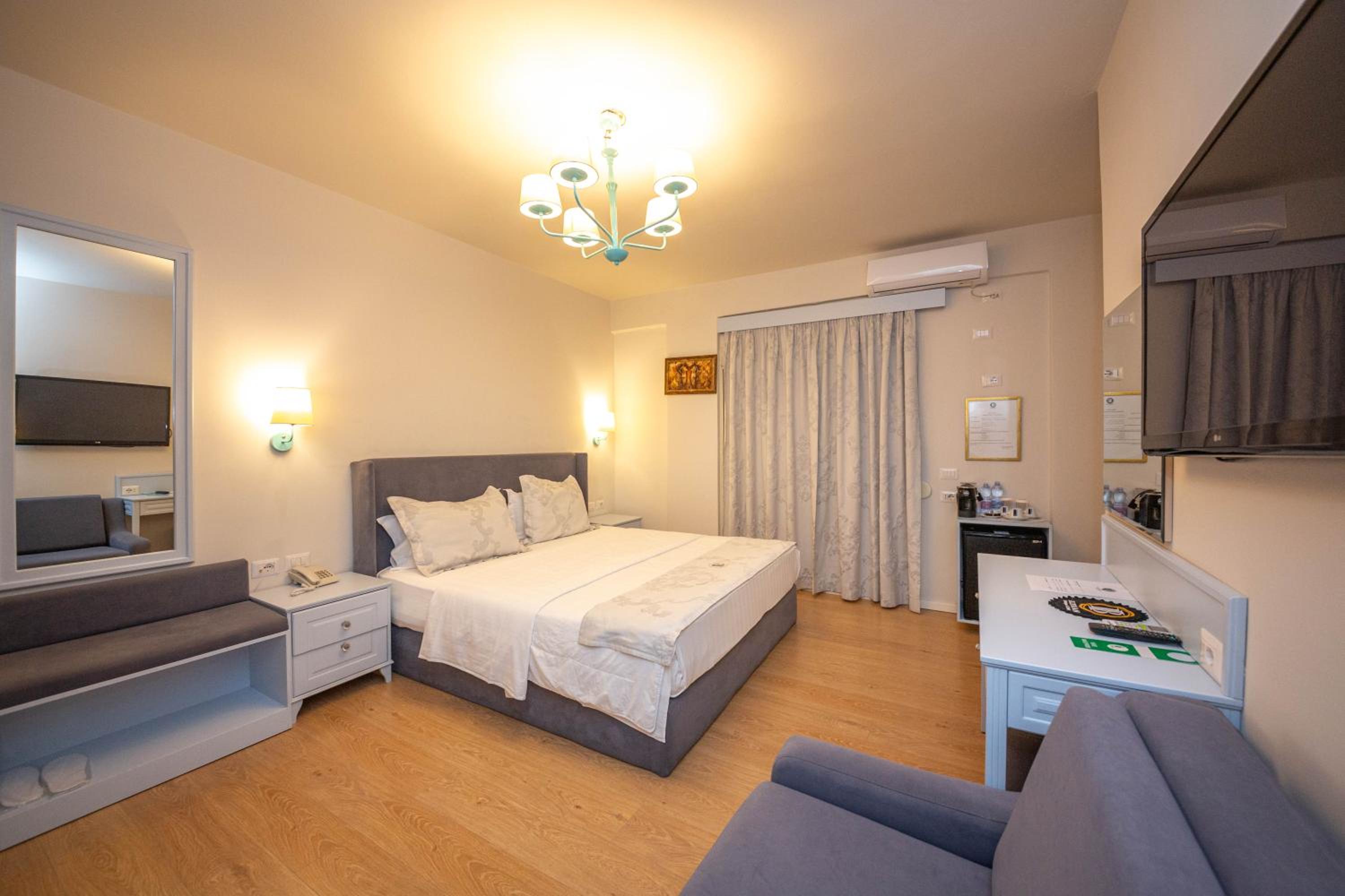 Deluxe Double Room with Balcony Partial Sea View