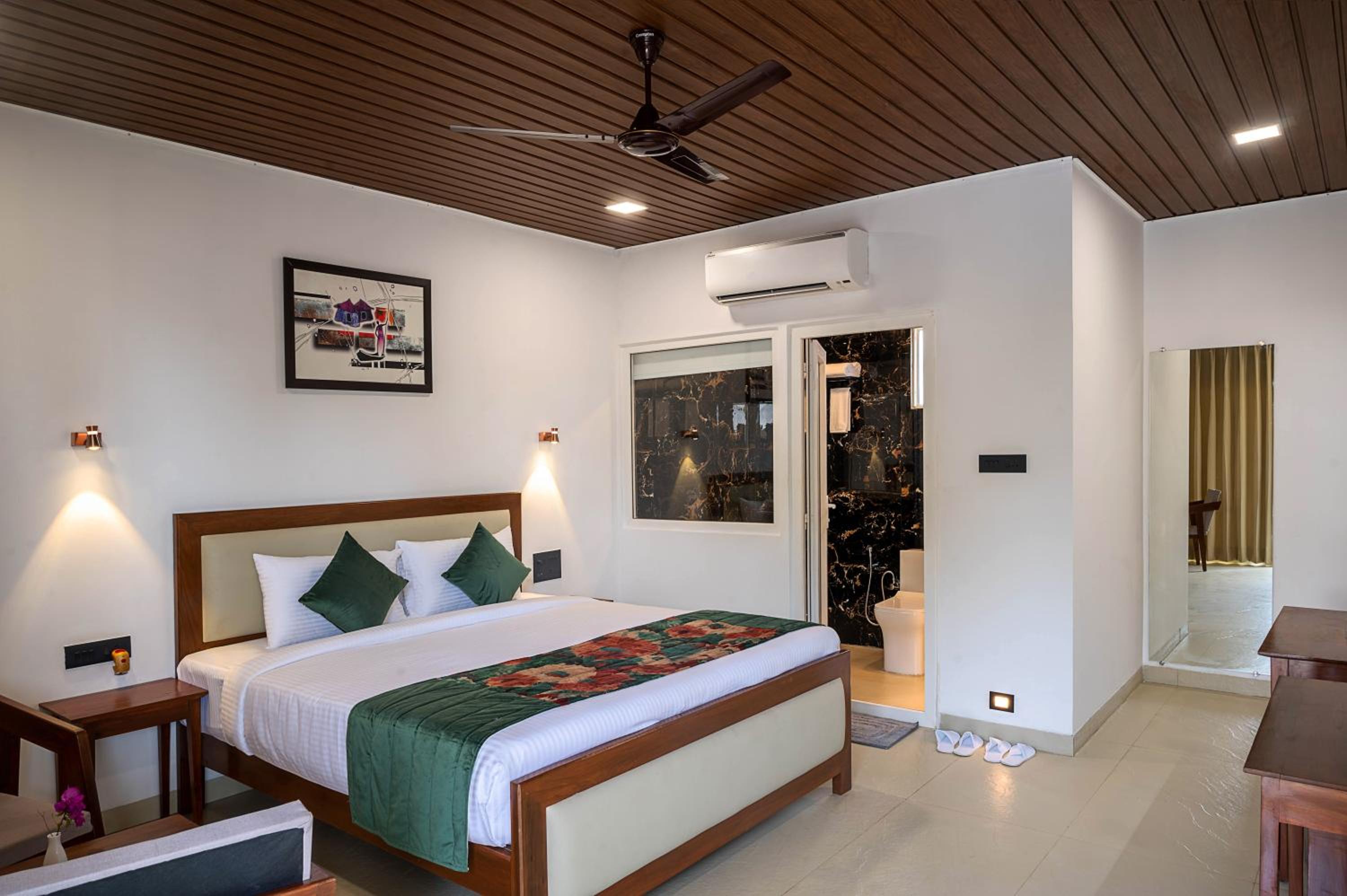 King Room With Pool View photo 2