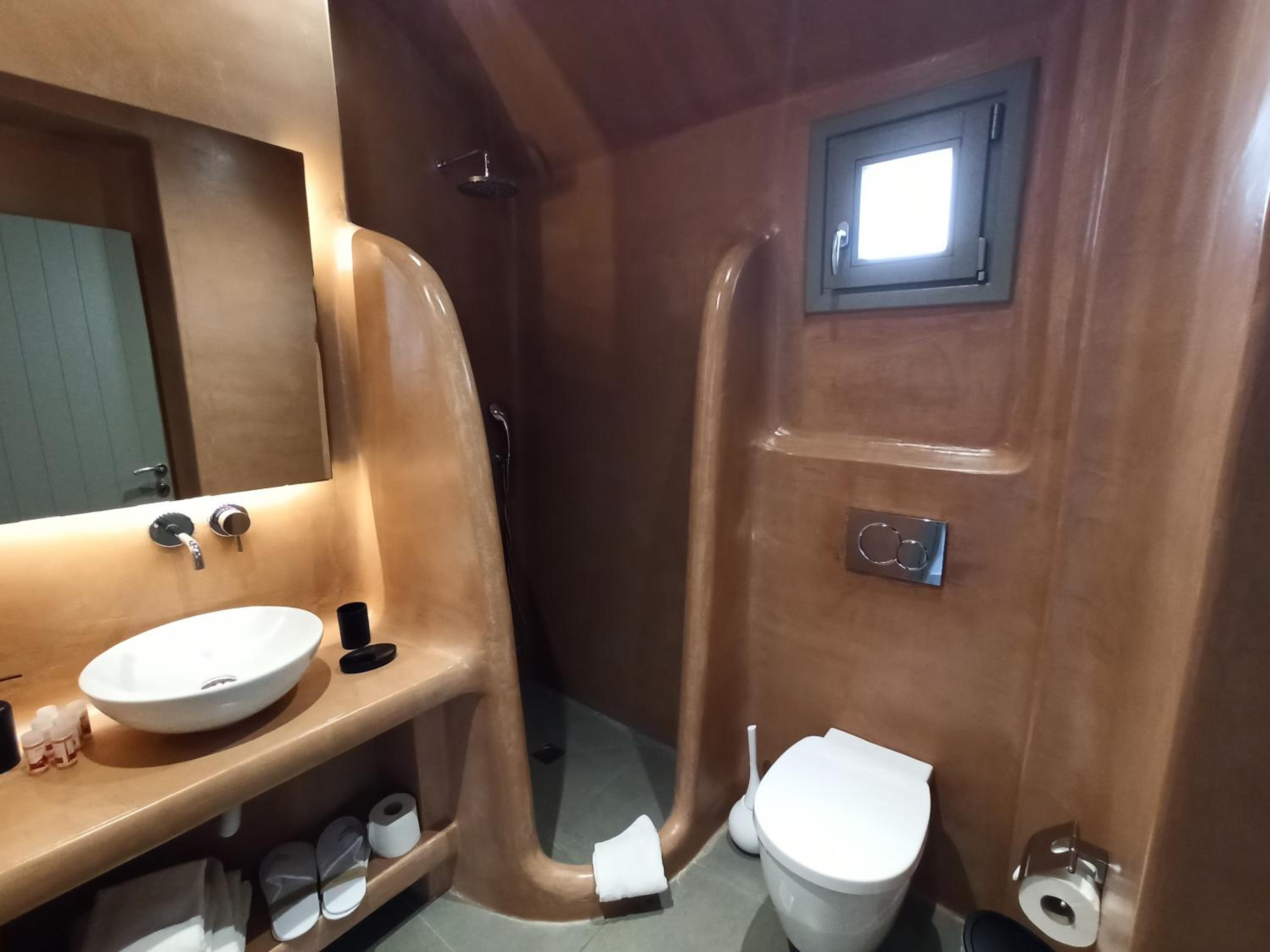 Suite with Hot Tub - Photo 3