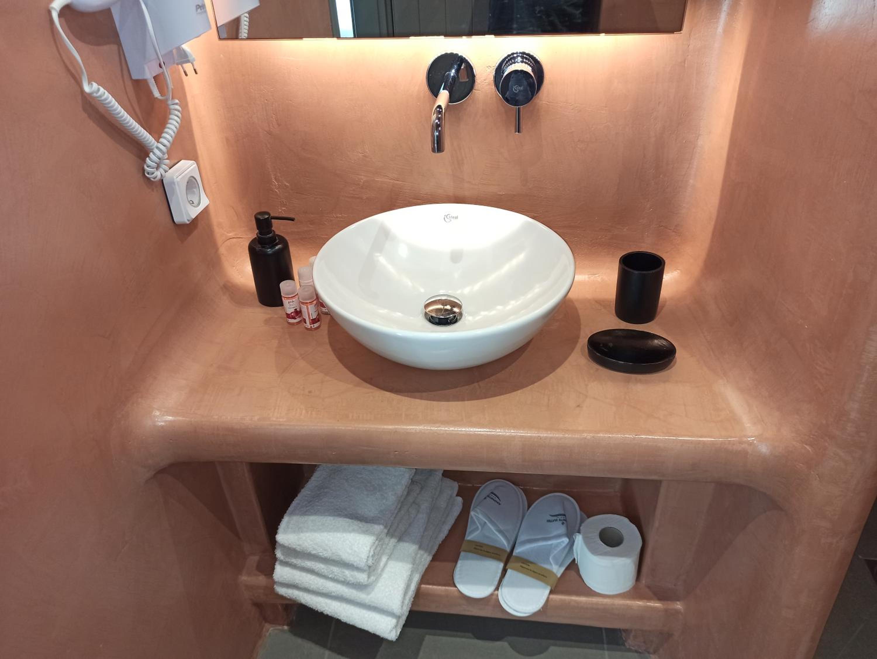 Suite with Hot Tub - Photo 6