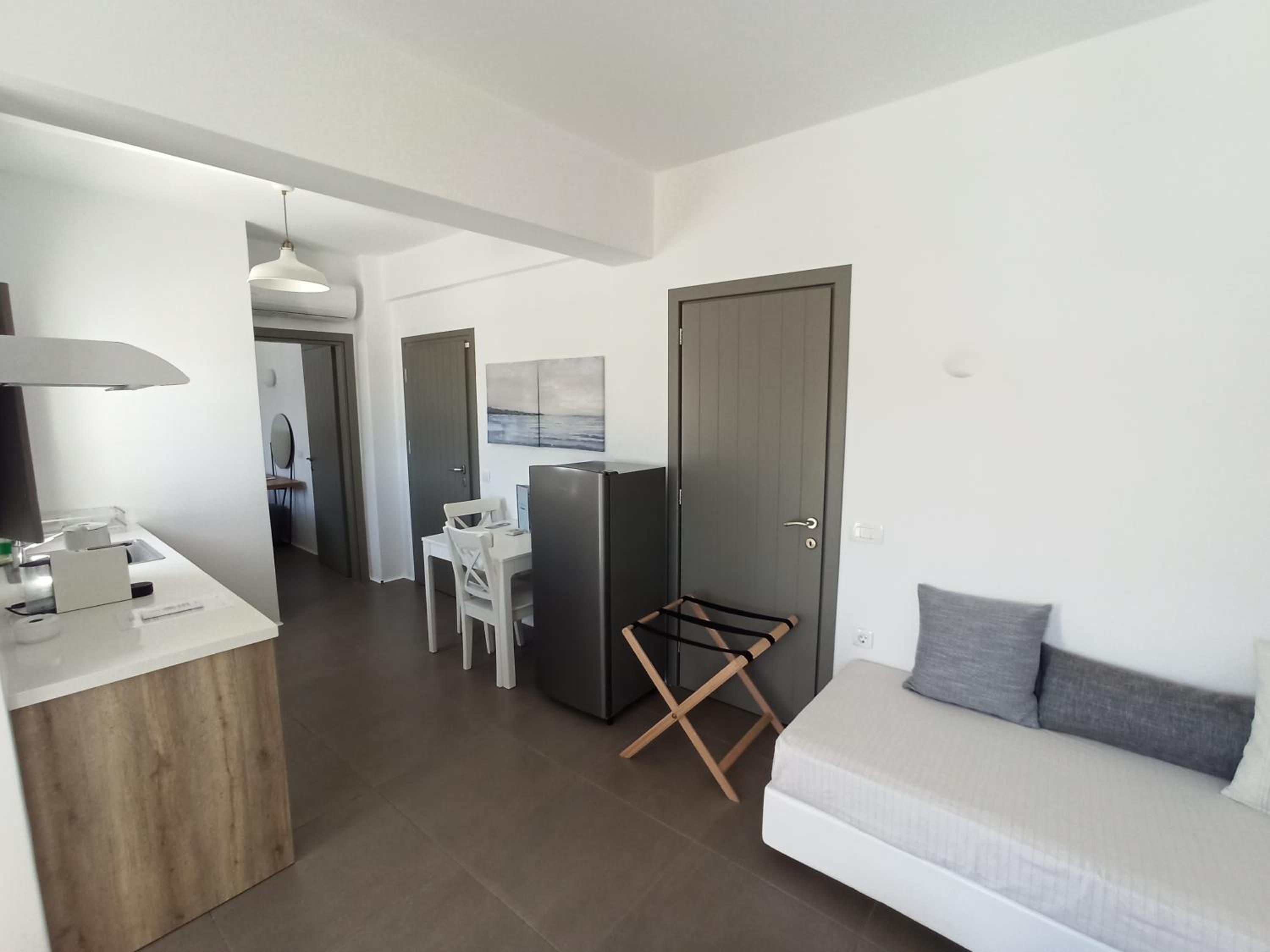 Double or Twin Room without pool access - Photo 1