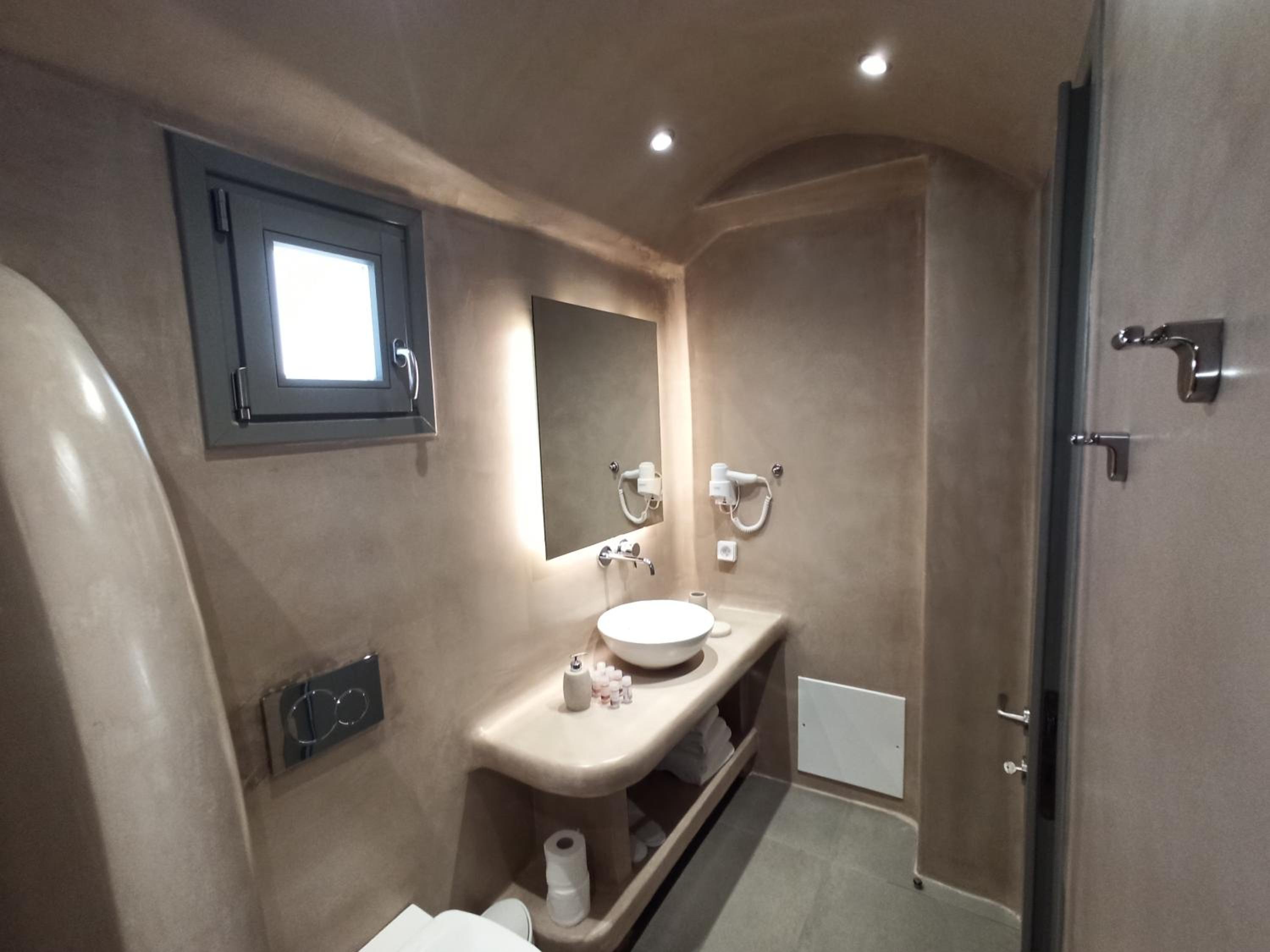 Double or Twin Room without pool access - Photo 26