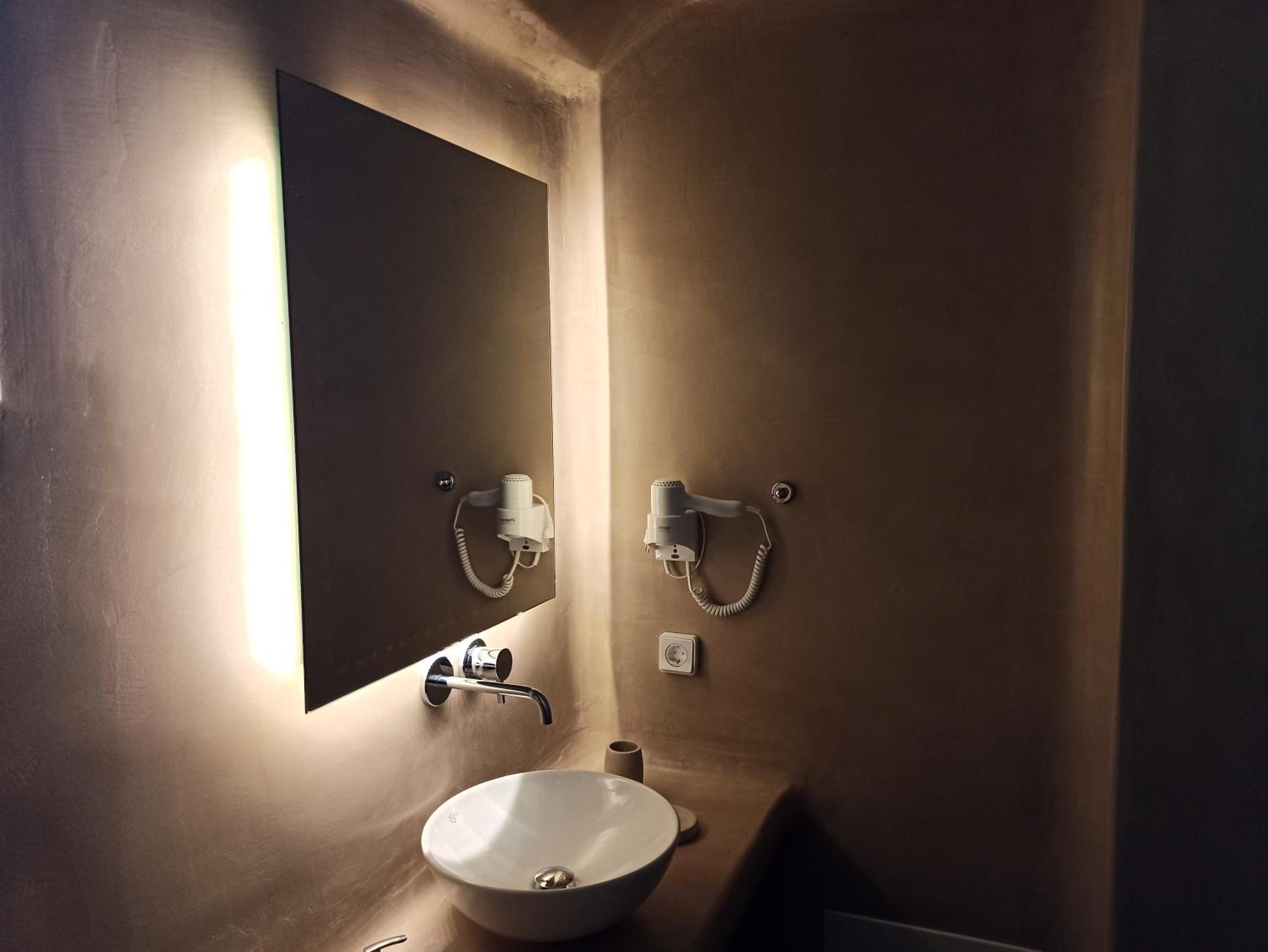 Double or Twin Room without pool access - Photo 28