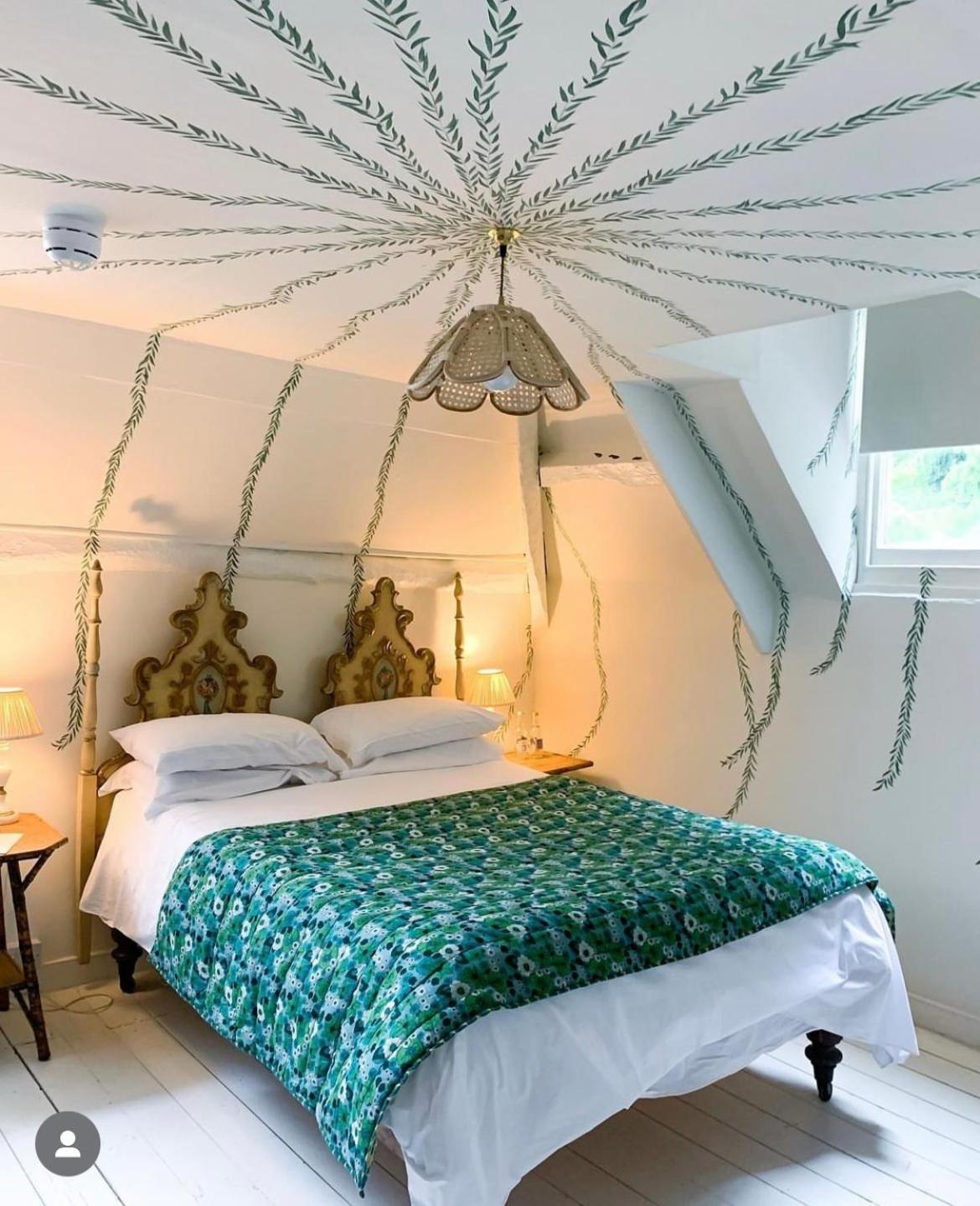 Deluxe Double Room (2 Adults + 1 Child) - Photo 2