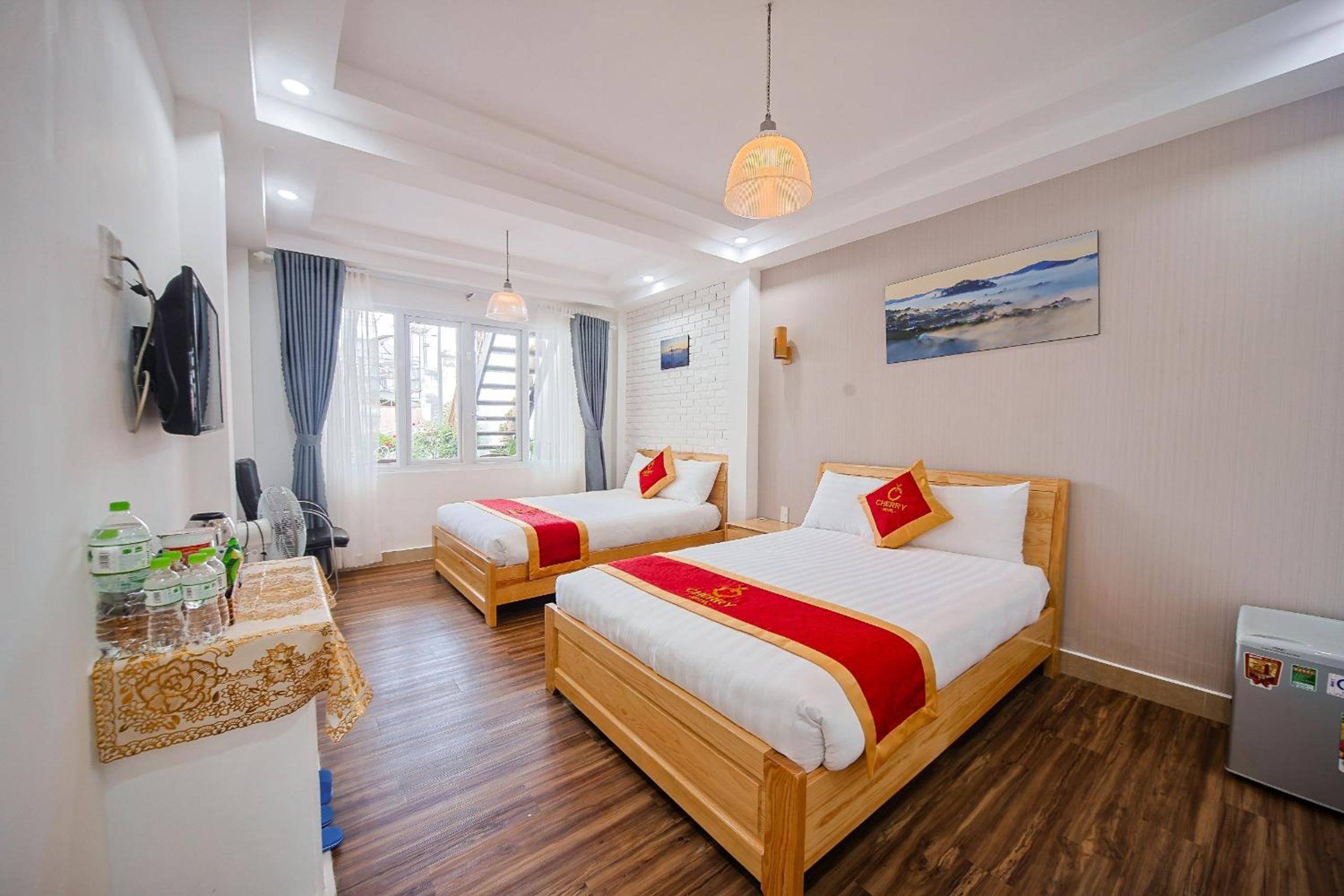 Family Room with Garden View - Photo 9
