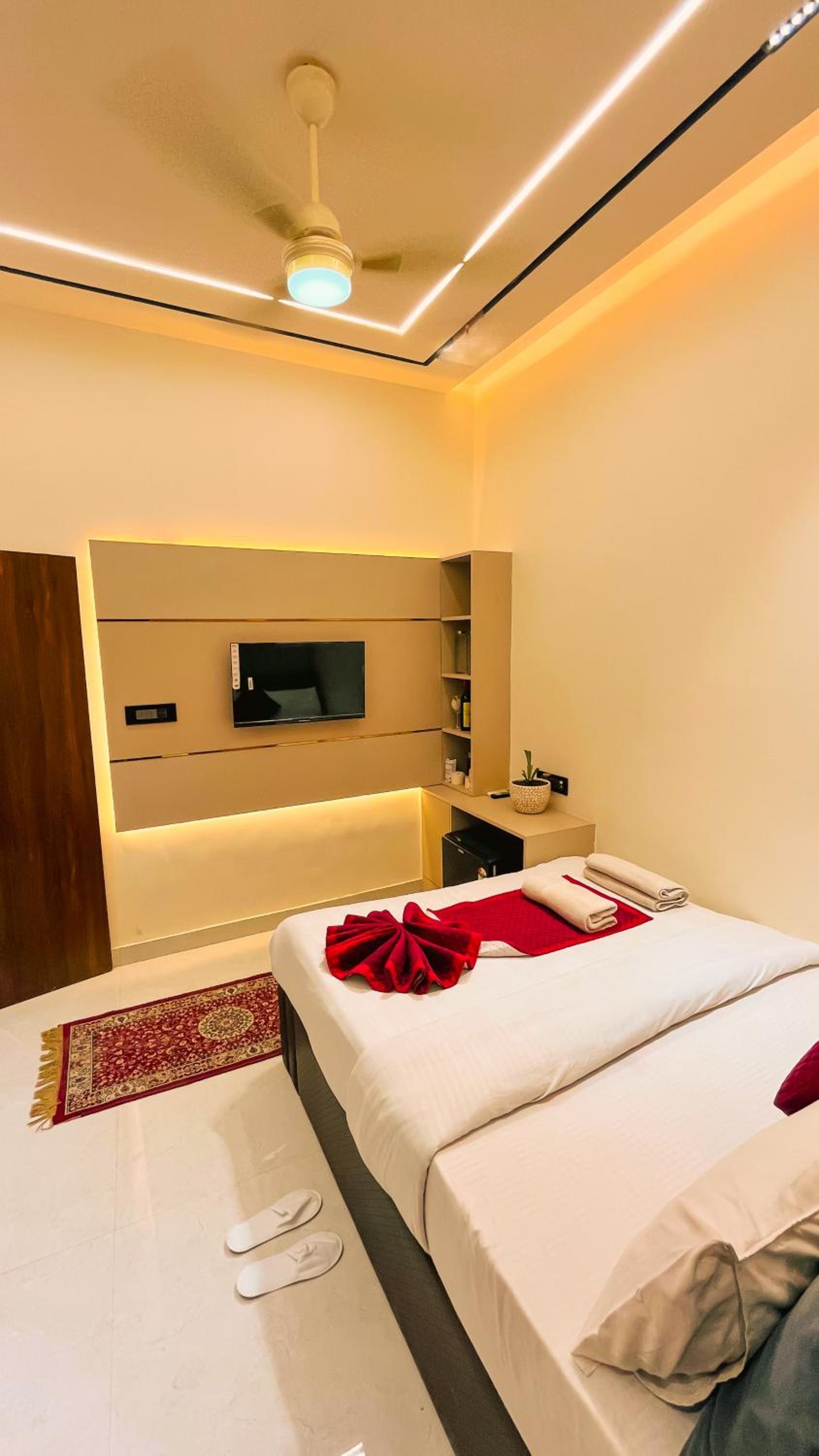 Cozy Double Room (First Floor) - Photo 14