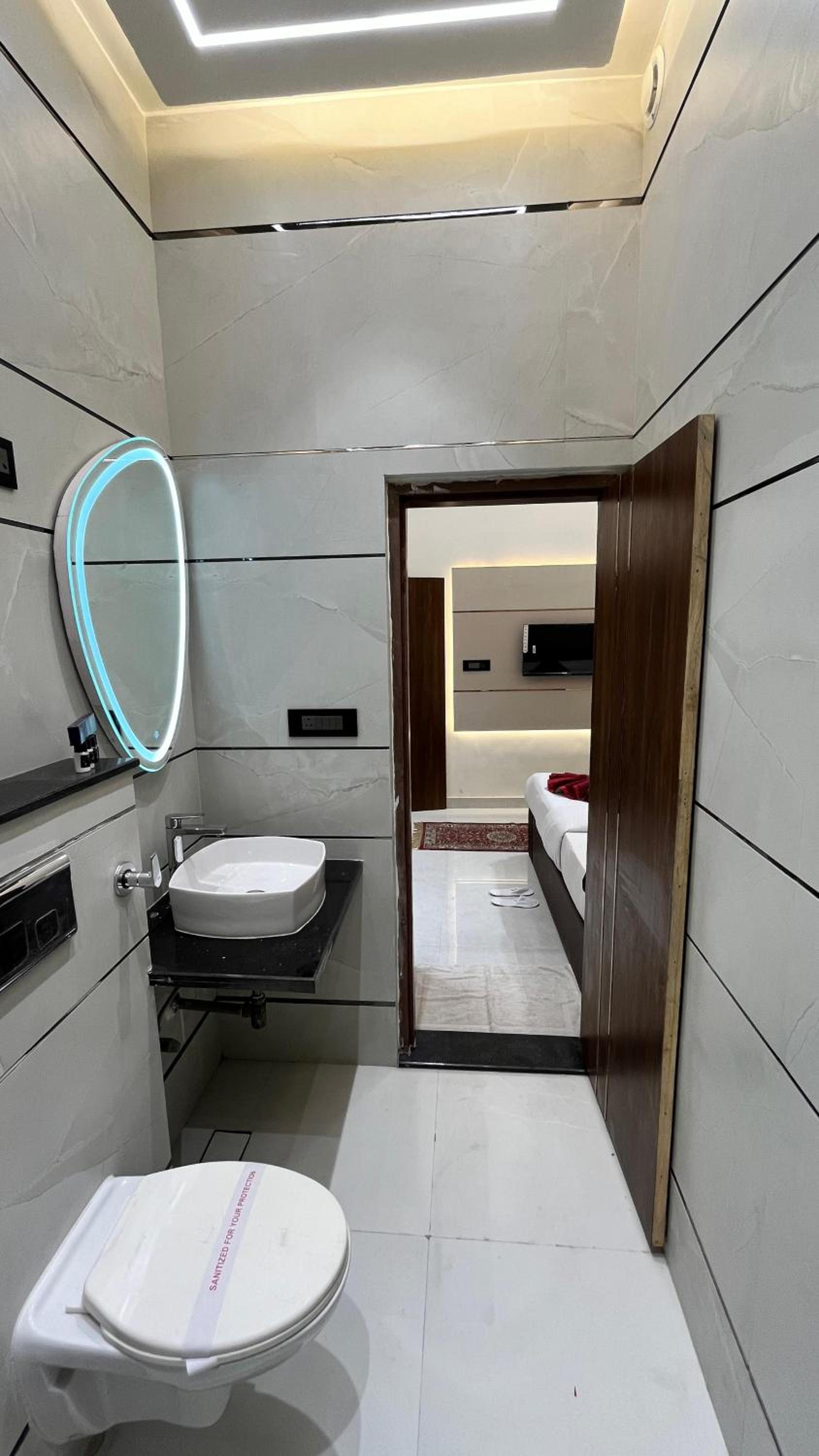 Cozy Double Room (First Floor) - Photo 8