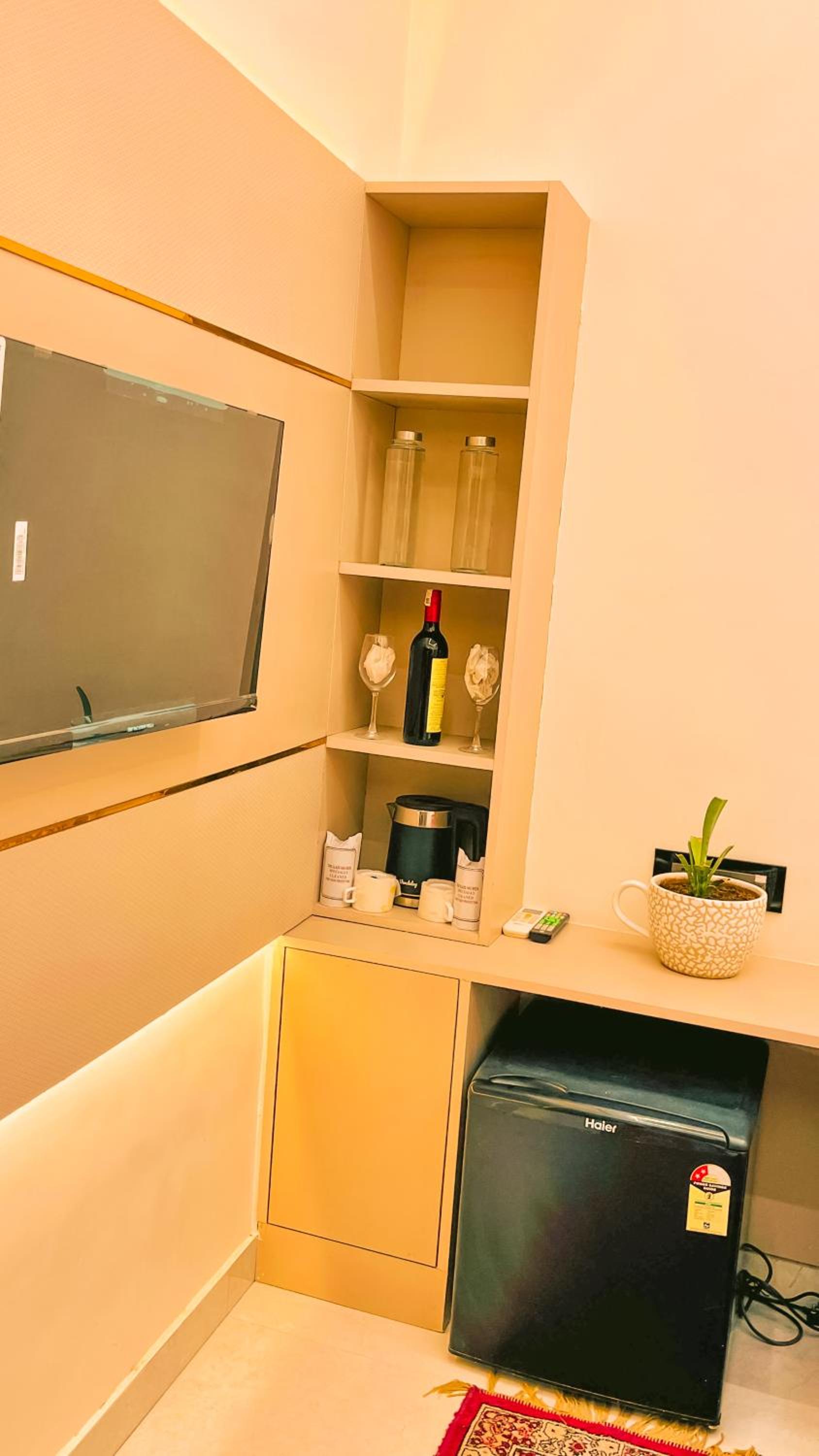 Cozy Double Room (First Floor) - Photo 13