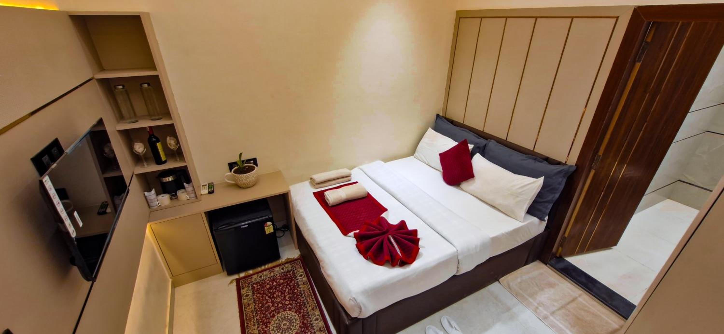 Cozy Double Room (First Floor) - Photo 15