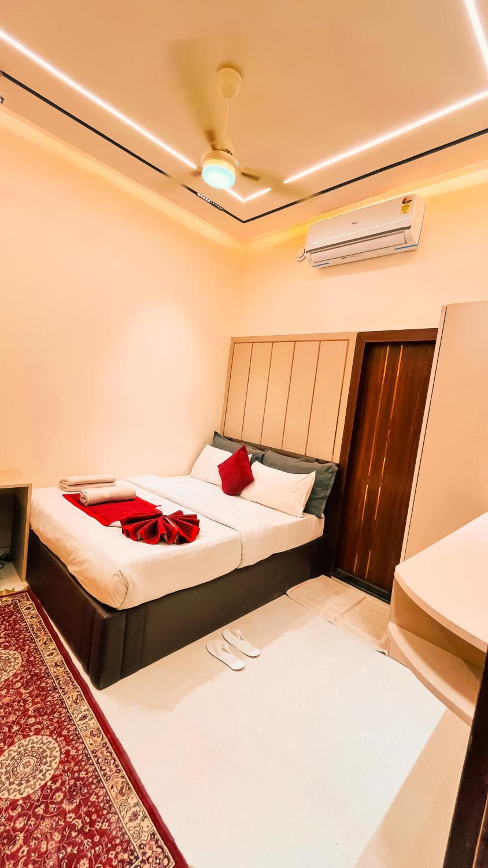 Cozy Double Room (First Floor) - Photo 10