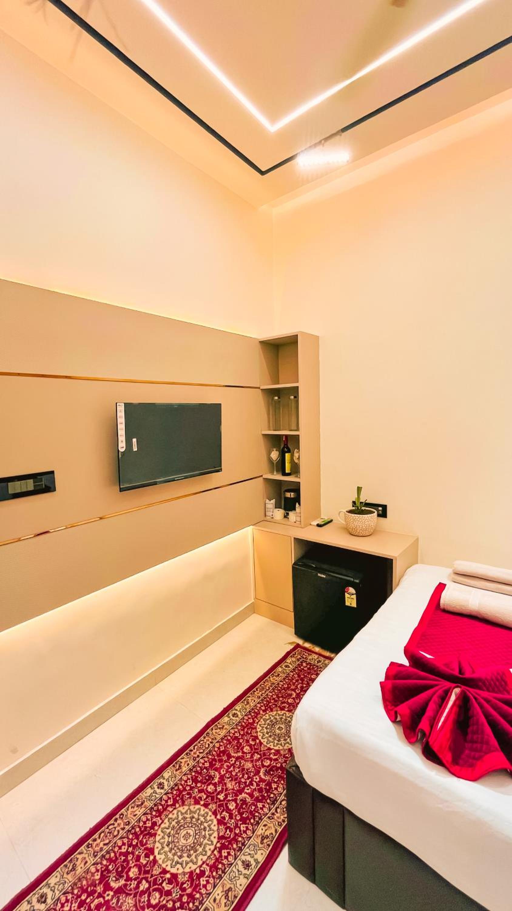 Cozy Double Room (First Floor) - Photo 11