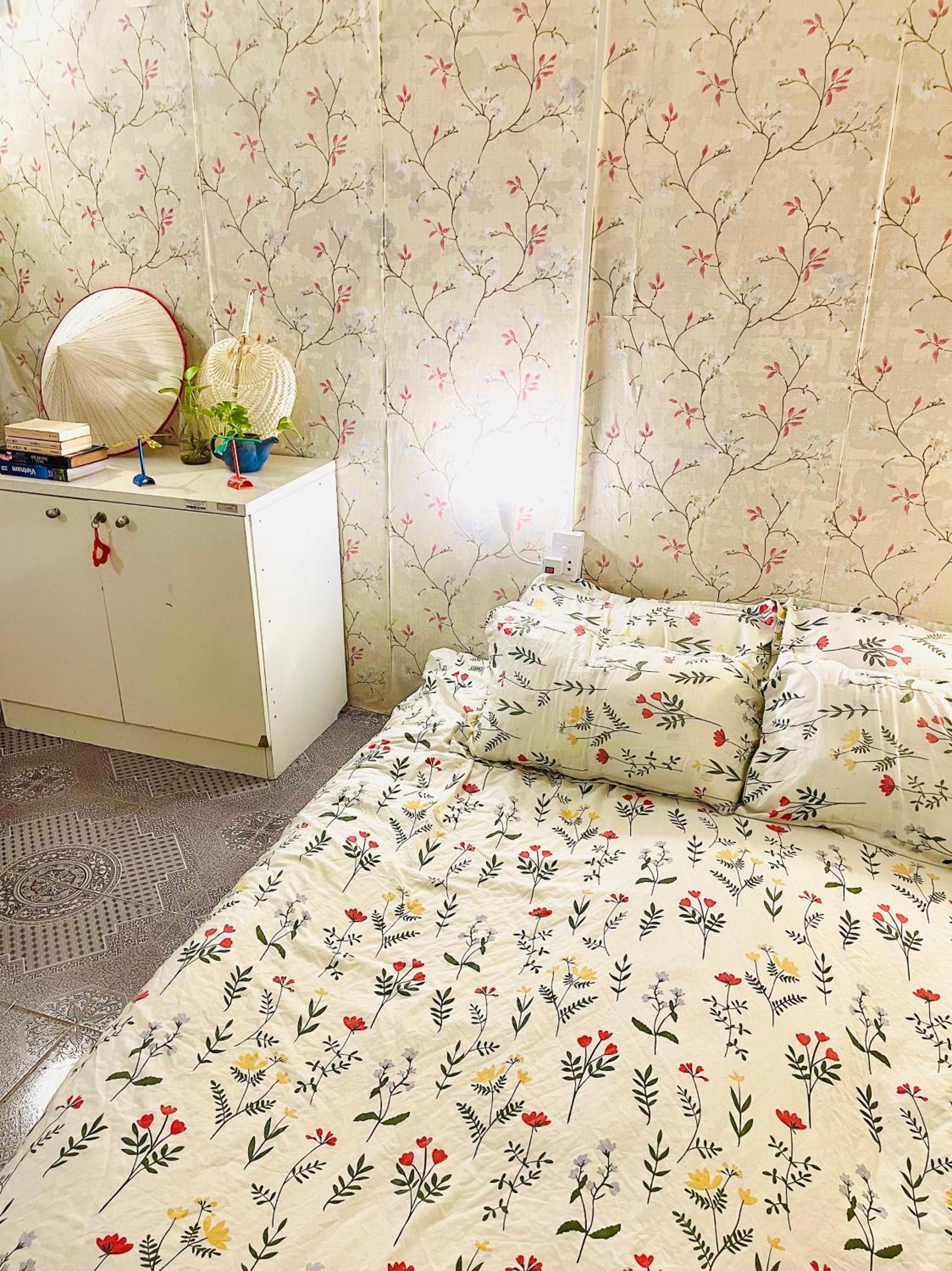 Queen Room With Shared Bathroom