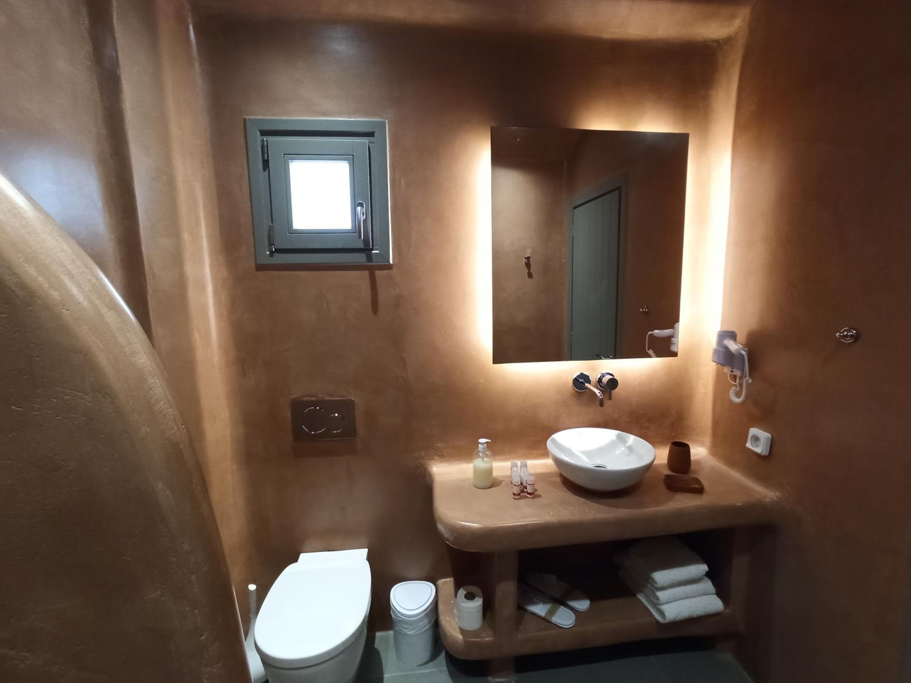 Suite with Private Pool - Photo 27