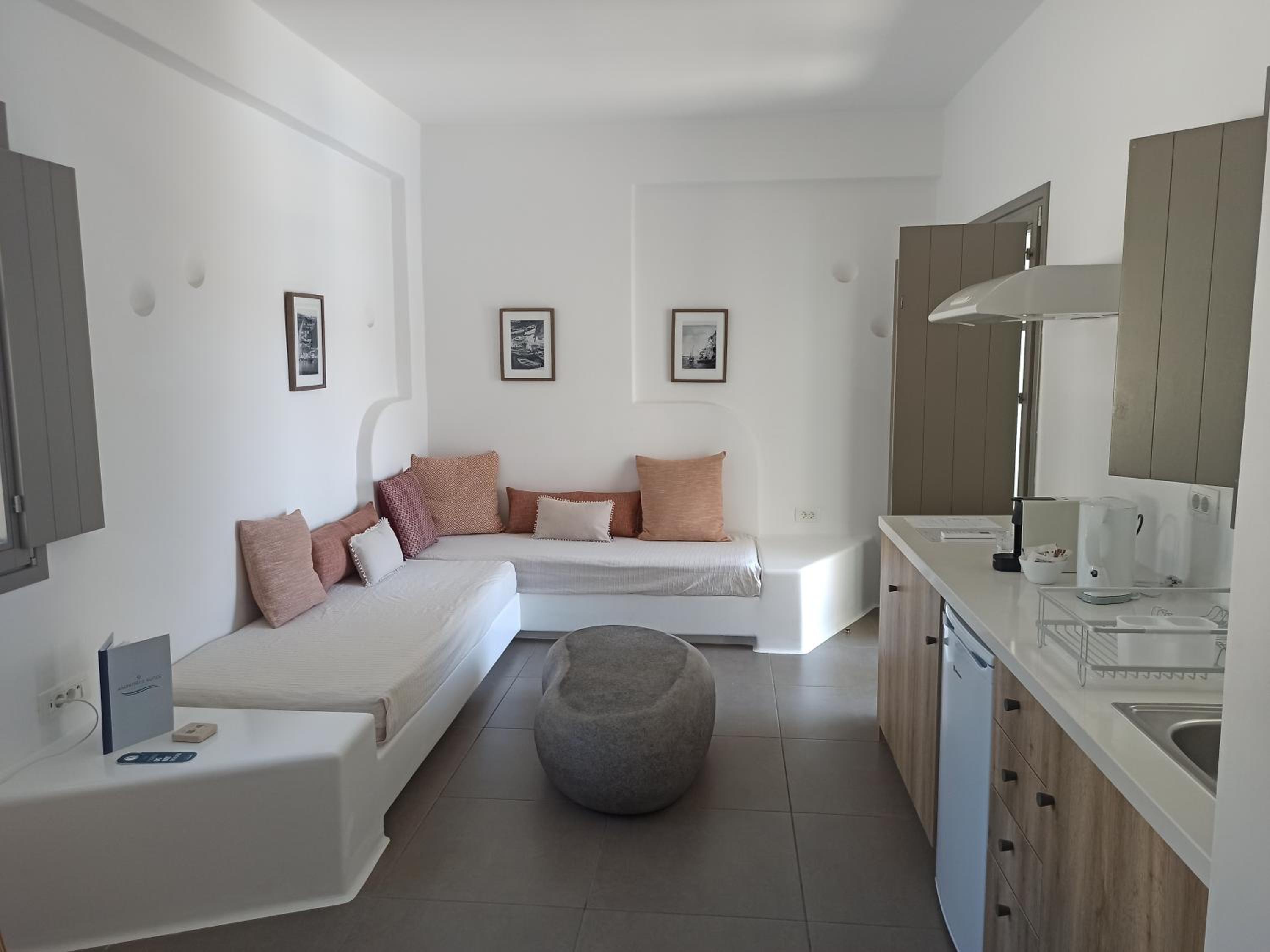 Suite with Private Pool - Photo 3