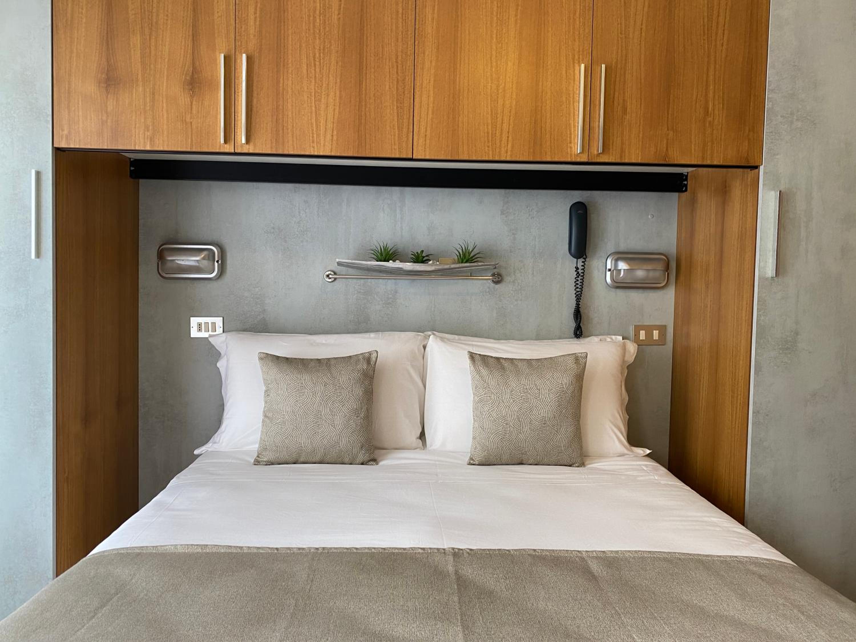Deluxe Double or Twin Room - Photo 7