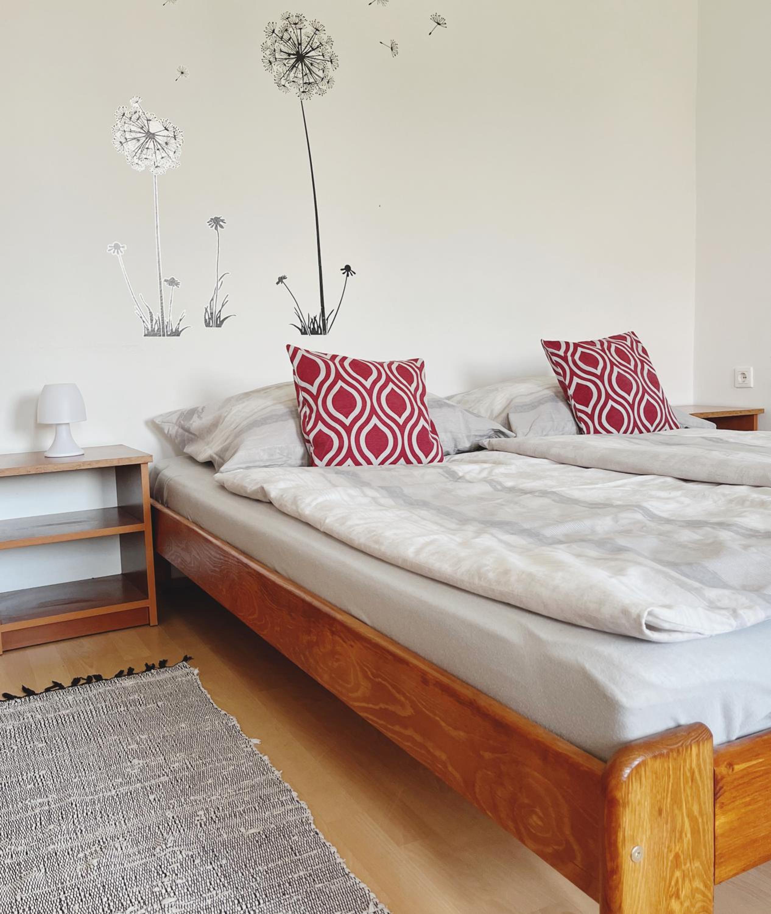 One-Bedroom Apartment - Photo 4