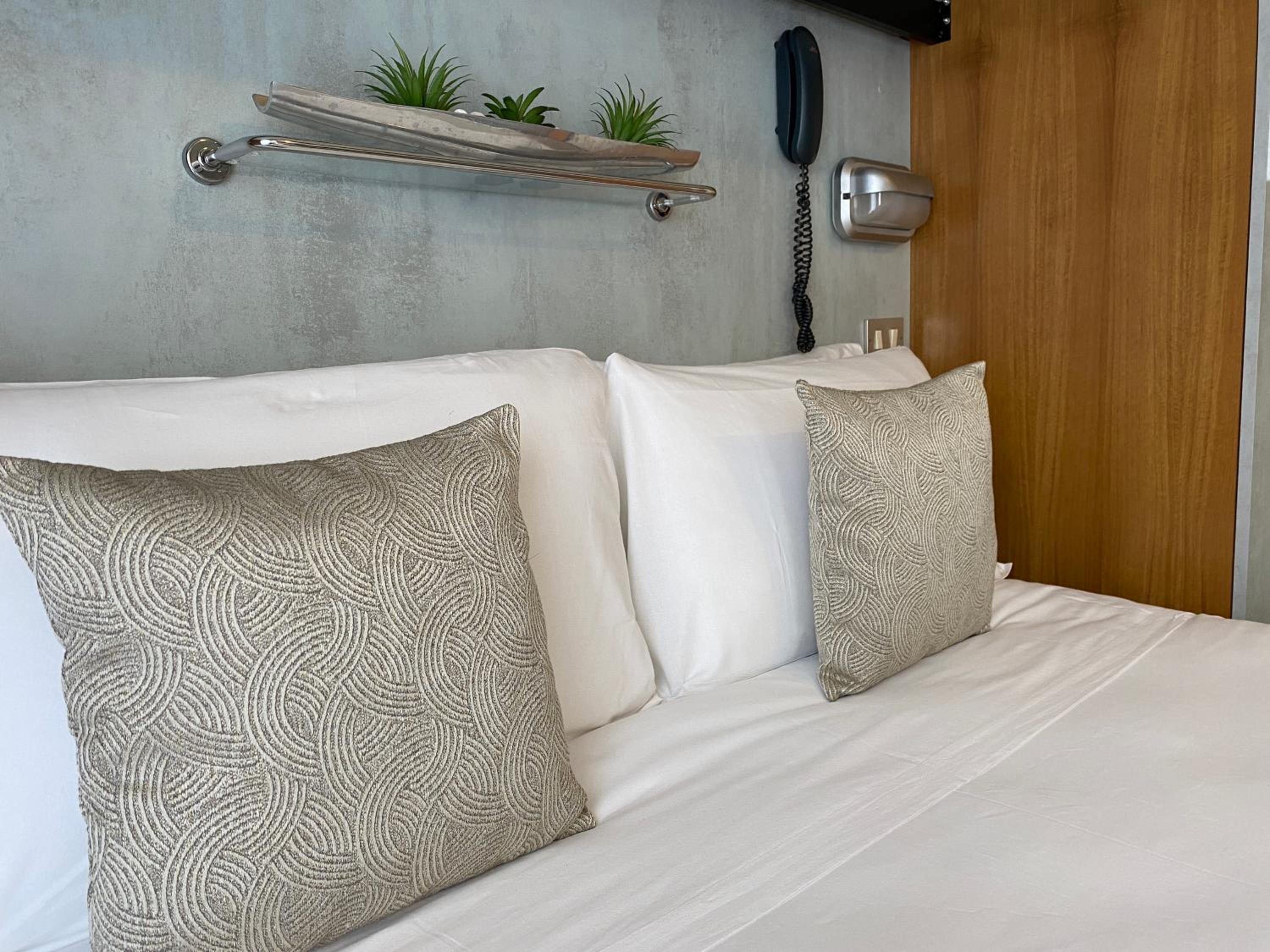 Deluxe Double or Twin Room - Photo 1