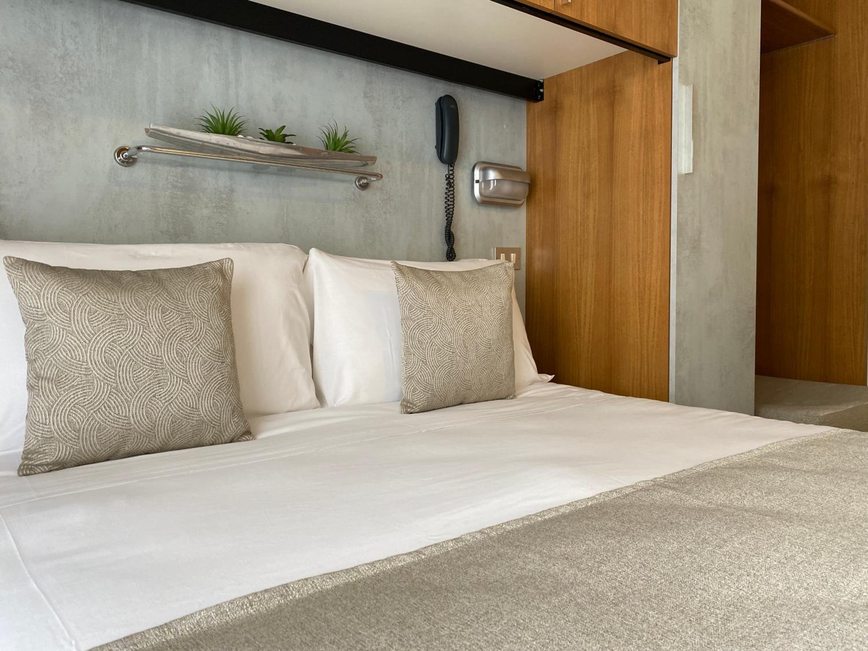 Deluxe Double Room with Extra Bed - Photo 8